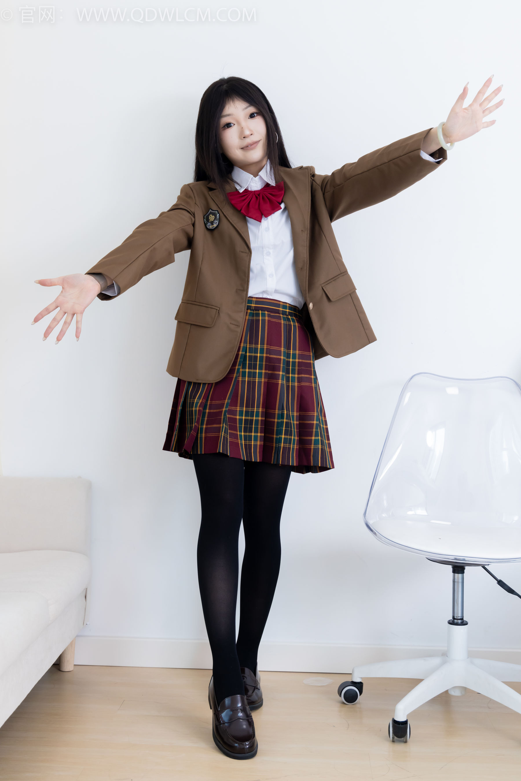 物恋传媒 No.2367 嘟嘟 - 皮鞋、厚黑丝、jk制服/(165P)