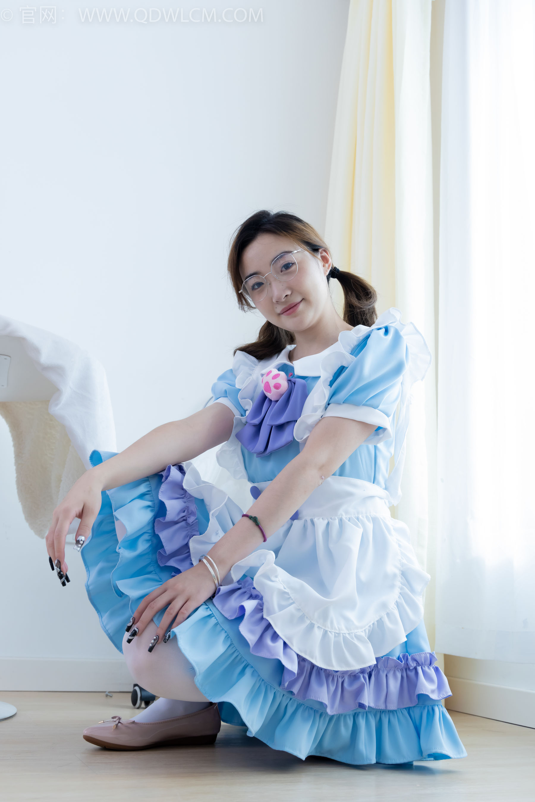 物恋传媒 No.2359 恬恬 - 女仆装、平底鞋、厚白丝、老头乐挠脚剧情/(155P)