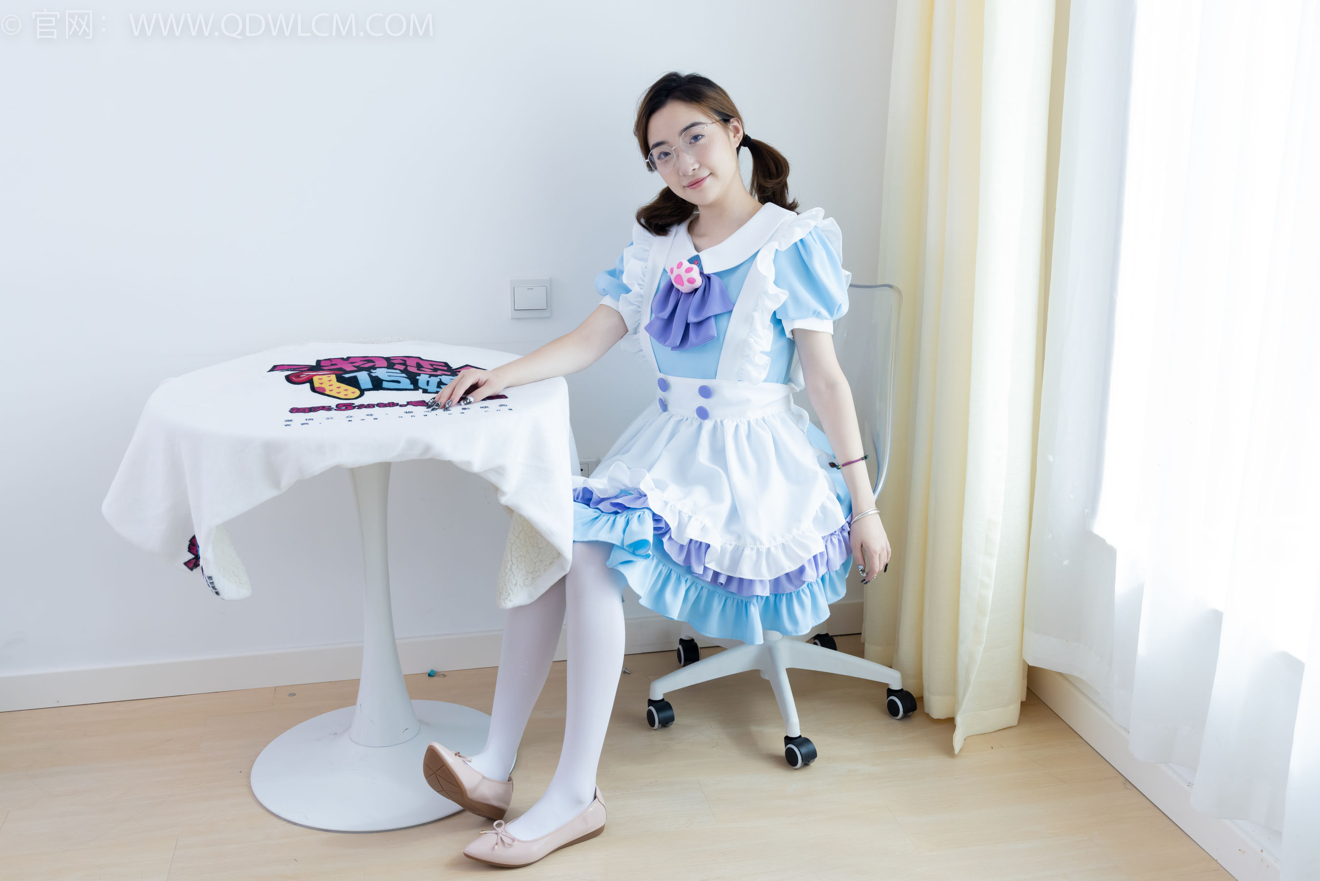 物恋传媒 No.2359 恬恬 - 女仆装、平底鞋、厚白丝、老头乐挠脚剧情/(155P)