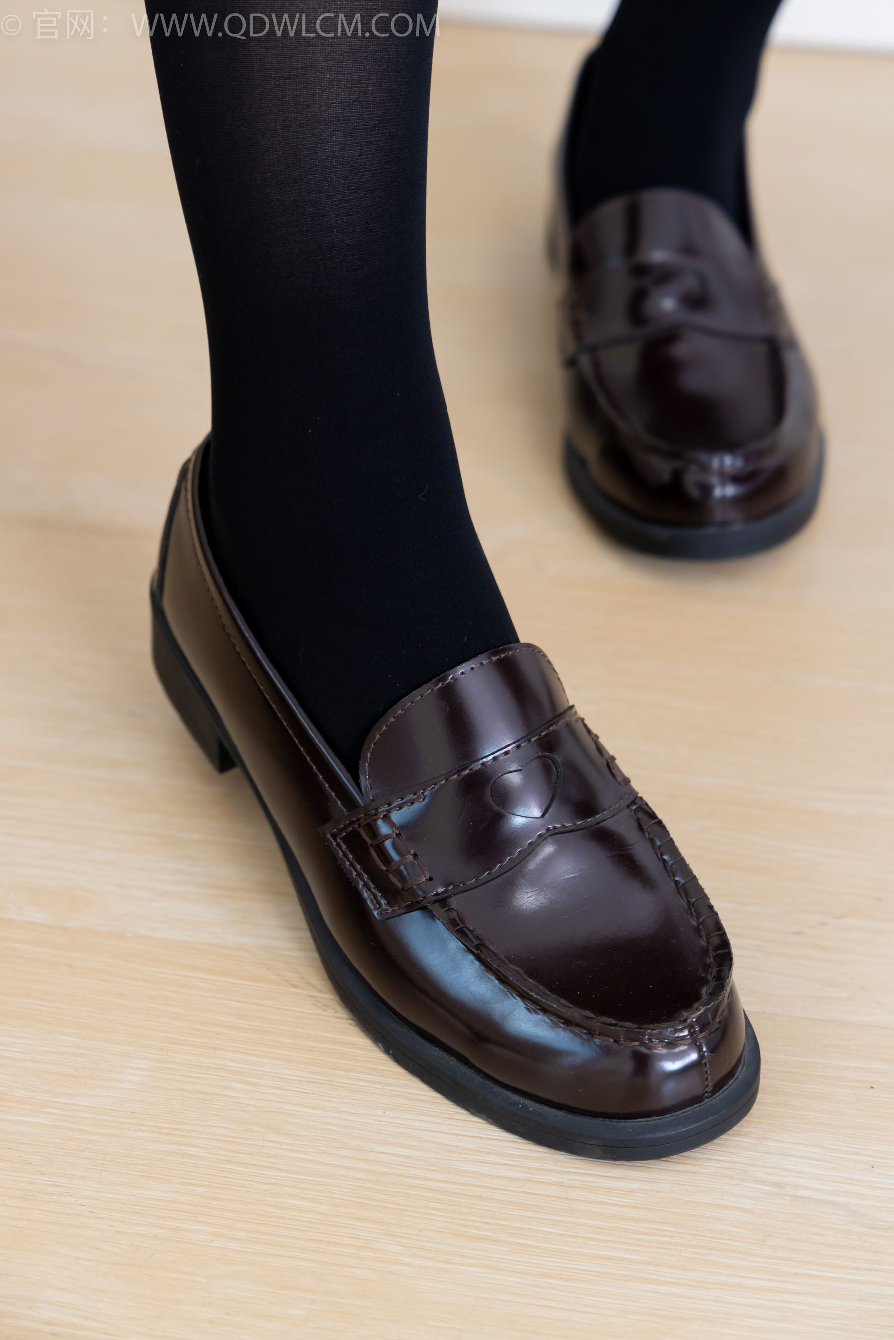 物恋传媒 No.2367 嘟嘟 - 皮鞋、厚黑丝、jk制服/(165P)