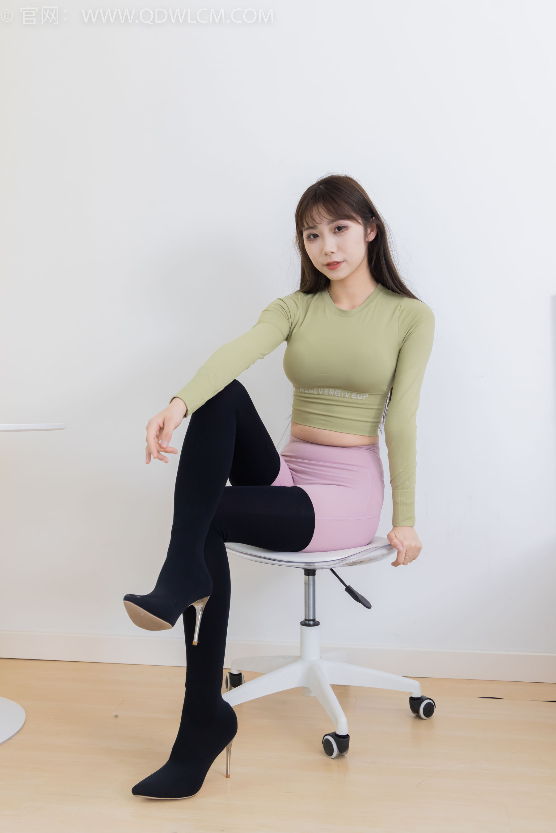 物恋传媒 No.2363 泡泡 - 瑜伽裤、过膝靴、薄白丝/(180P)