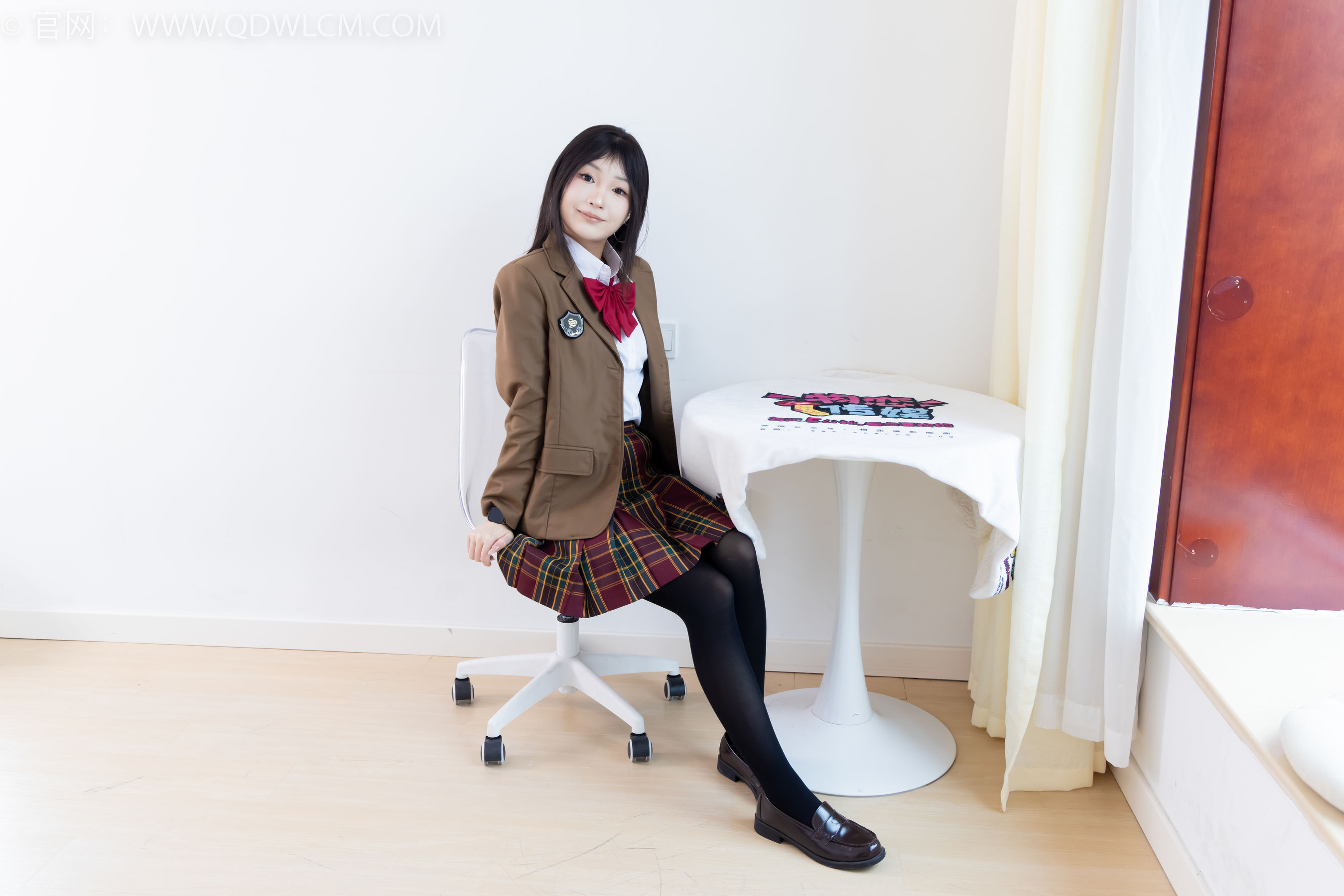 物恋传媒 No.2367 嘟嘟 - 皮鞋、厚黑丝、jk制服/(165P)