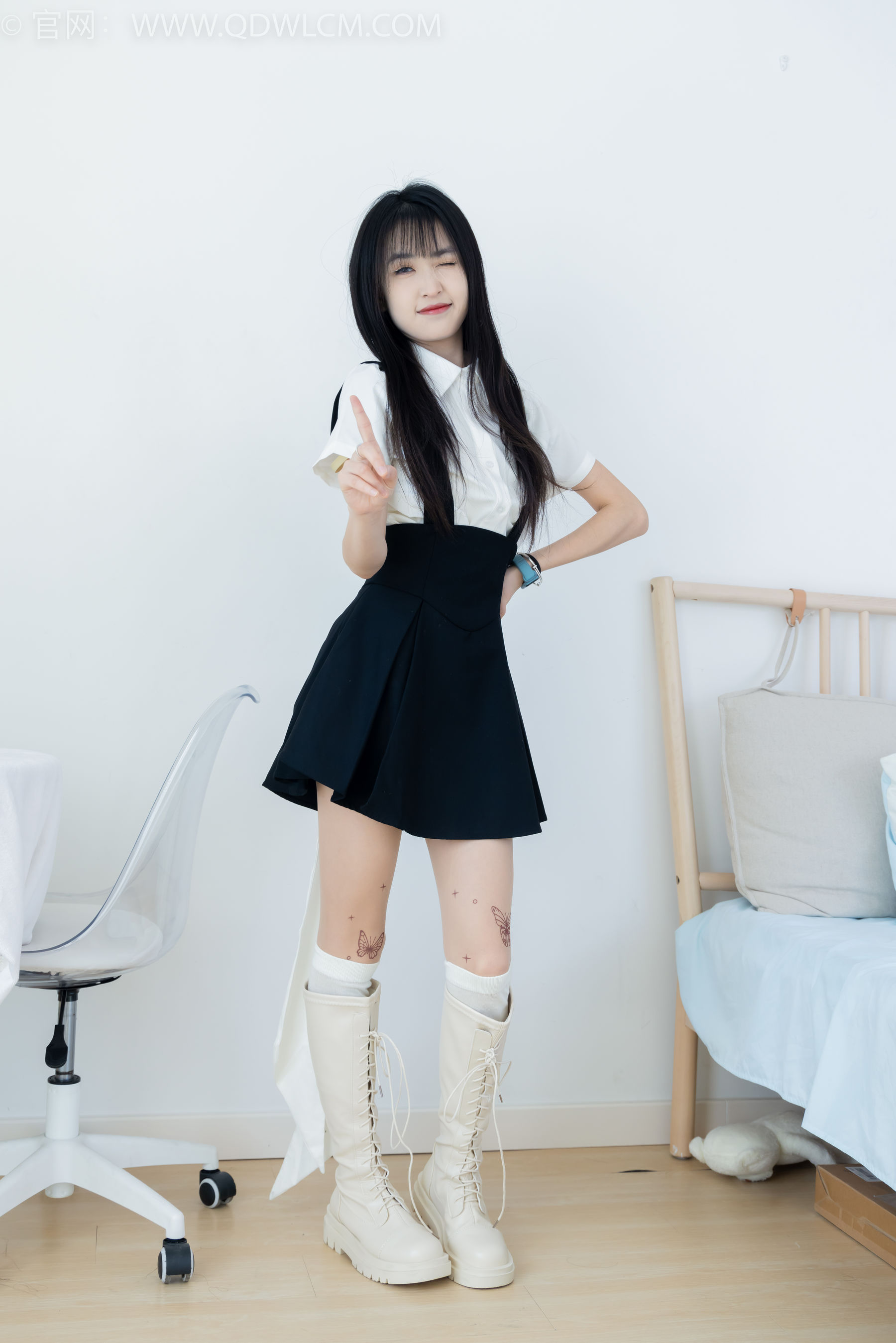 物恋传媒 No.2369 嘉木 - 长靴、长筒小腿白棉袜、蝴蝶薄肉丝/(200P)