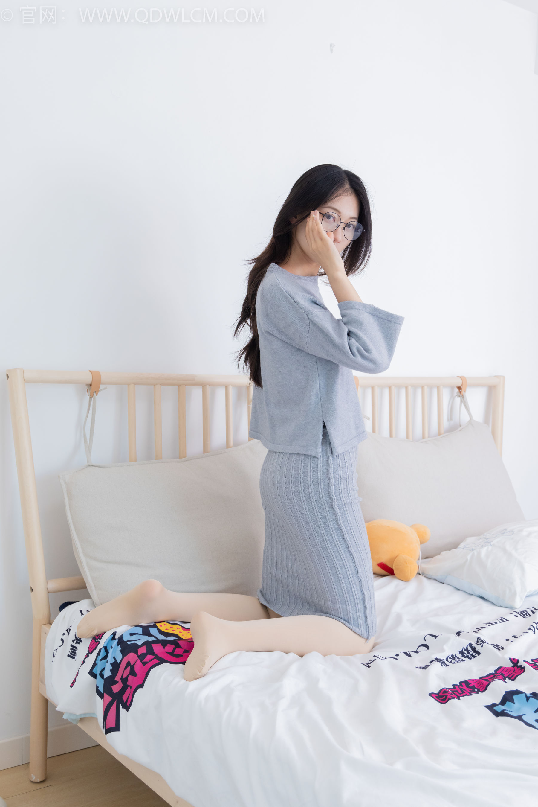 物恋传媒 No.2360 小优 - 平底鞋、厚肉丝/(155P)