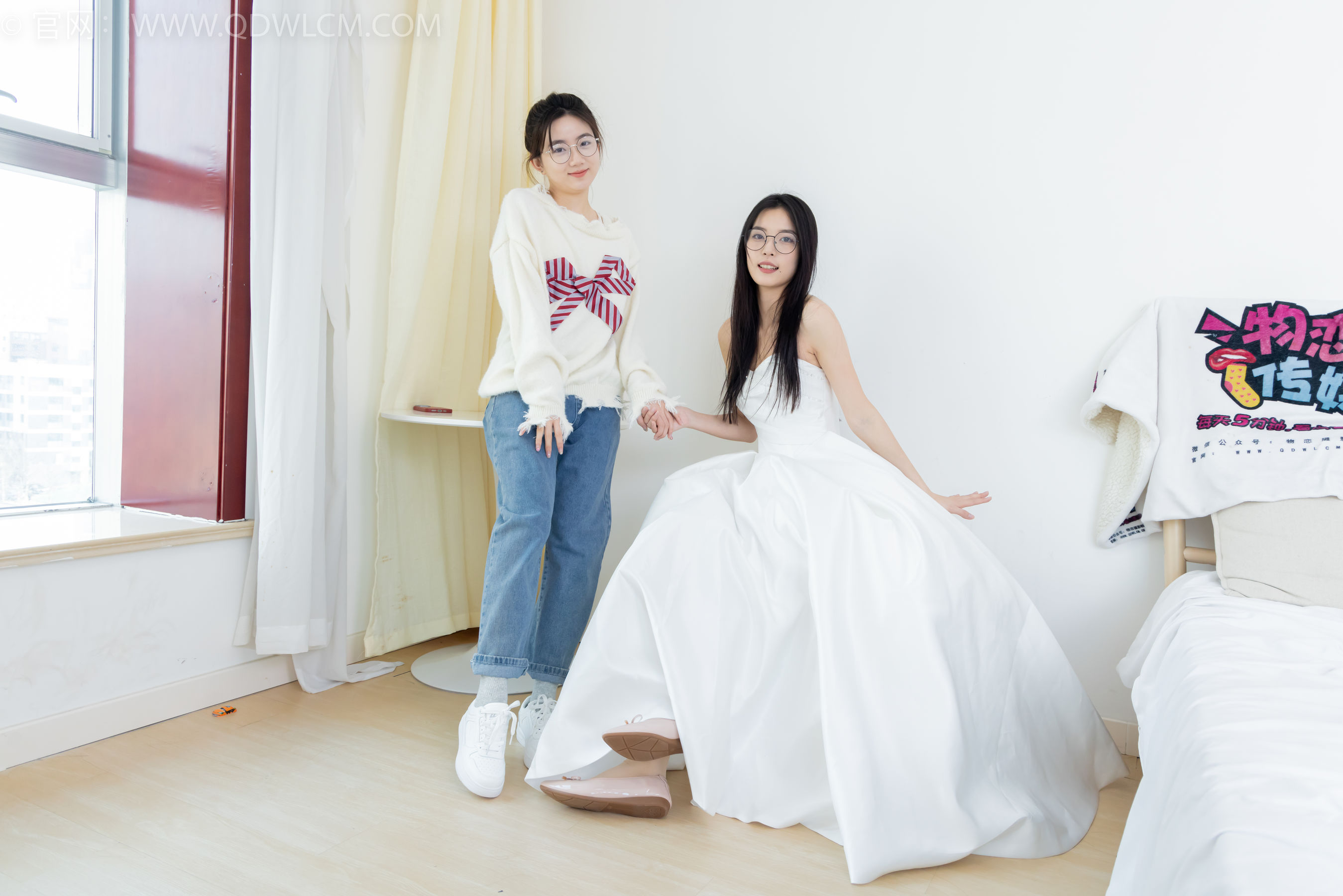 物恋传媒 No.2370 茯苓&欢欢 - 平底鞋、板鞋、厚肉丝、灰色棉袜、薄肉丝/(150P)