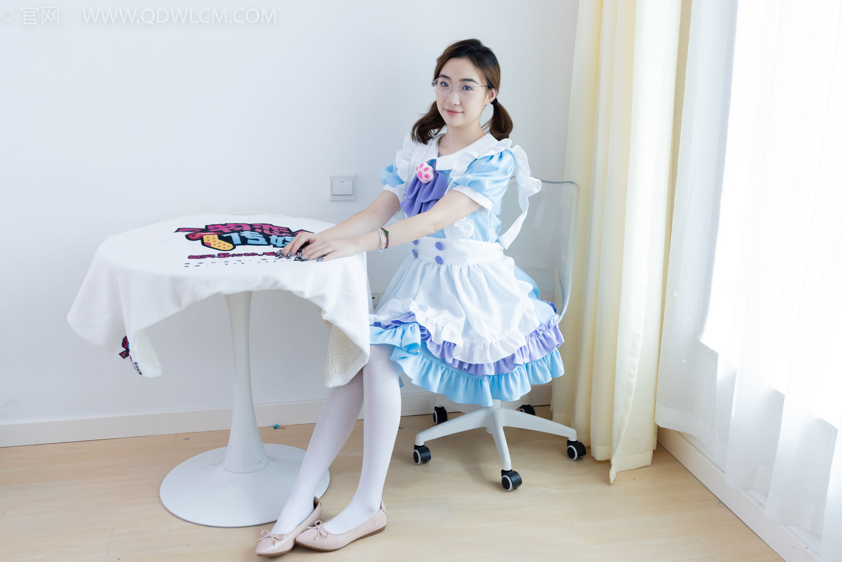 物恋传媒 No.2359 恬恬 - 女仆装、平底鞋、厚白丝、老头乐挠脚剧情/(155P)