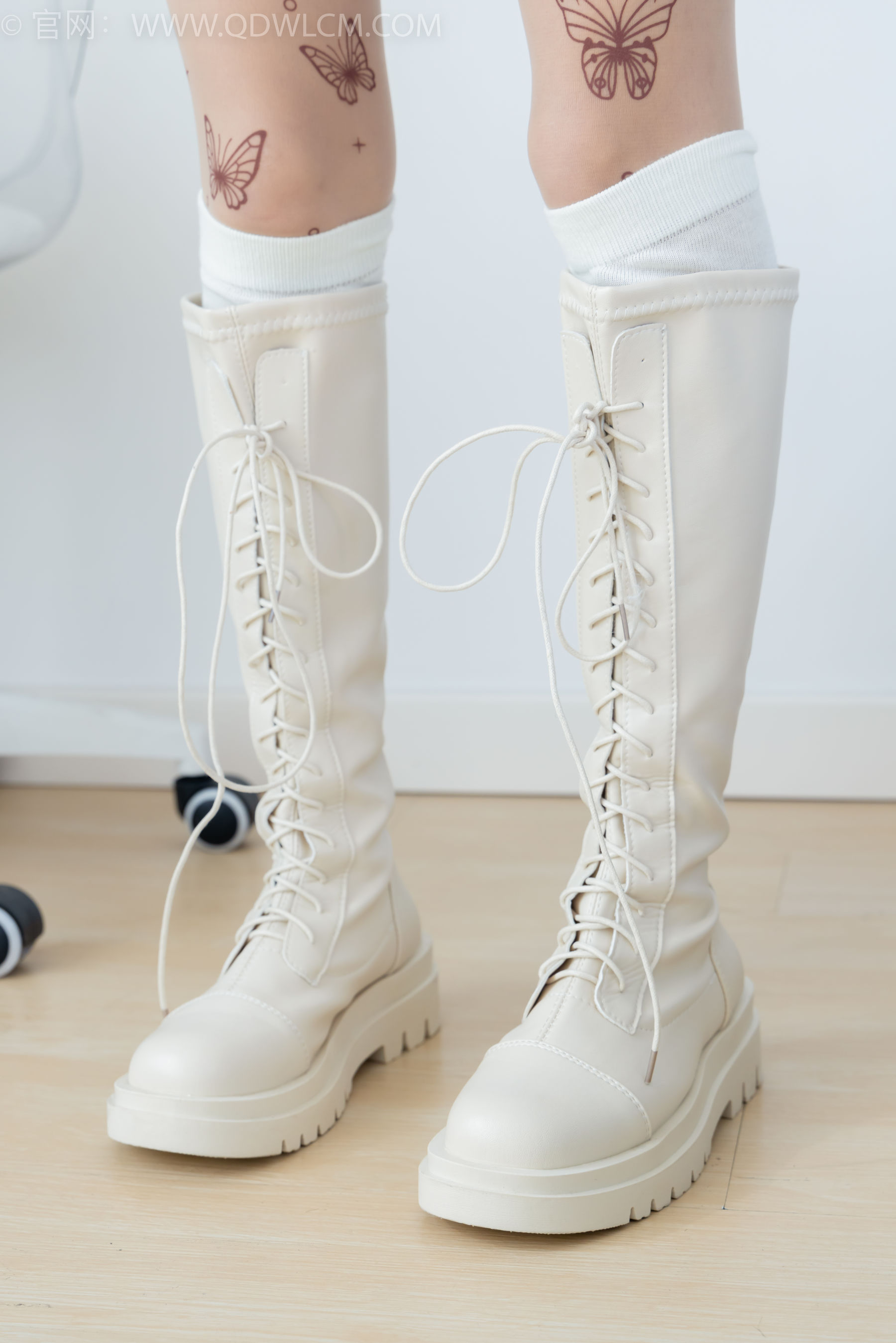 物恋传媒 No.2369 嘉木 - 长靴、长筒小腿白棉袜、蝴蝶薄肉丝/(200P)