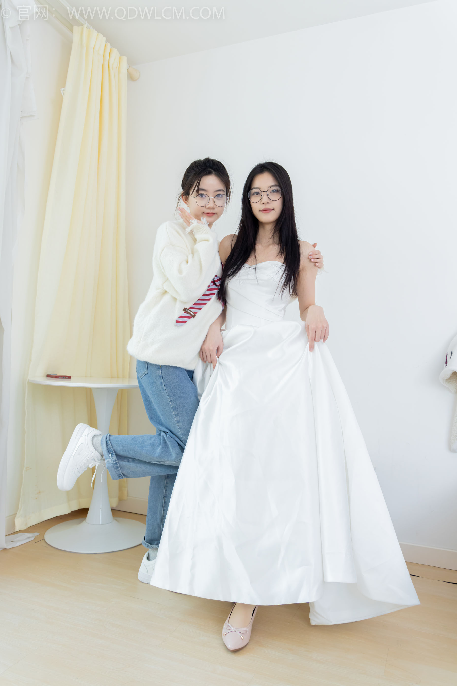 物恋传媒 No.2370 茯苓&欢欢 - 平底鞋、板鞋、厚肉丝、灰色棉袜、薄肉丝/(150P)