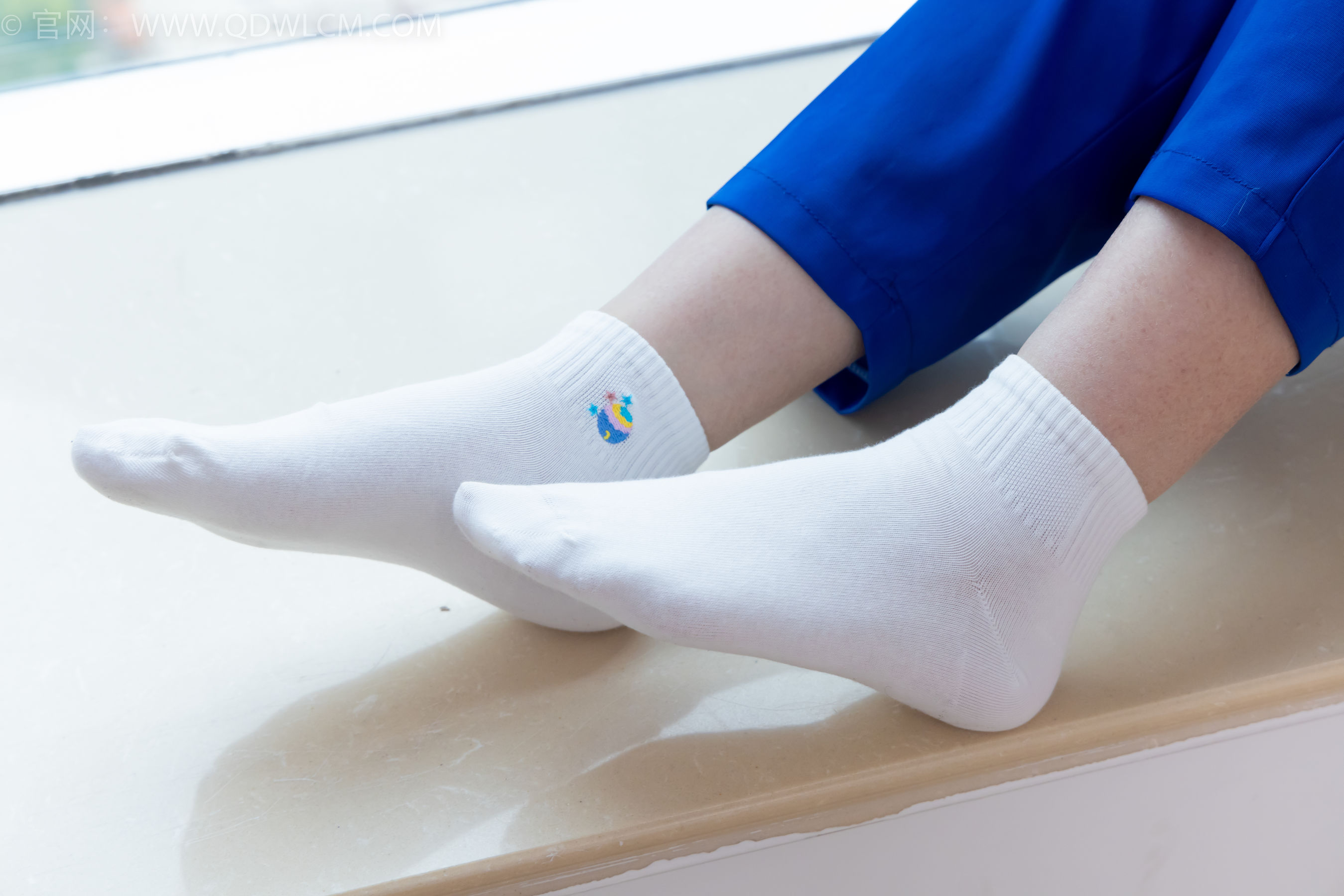 物恋传媒 No.2368 芋头 - 板鞋、白棉袜、裸足/(150P)