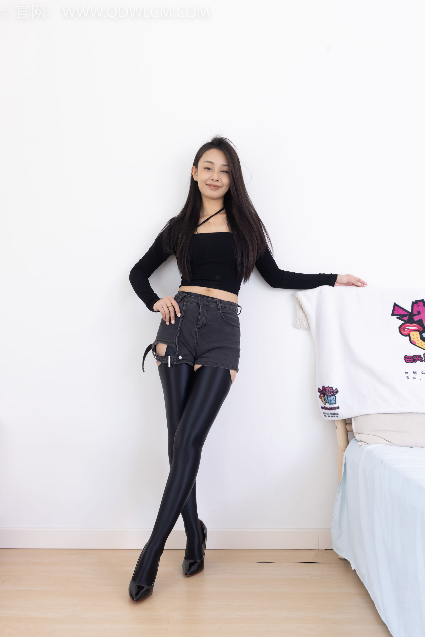 物恋传媒 No.2351 岚岚 - 高跟鞋、油亮厚黑丝吊带袜、昏睡剧情/(157P)