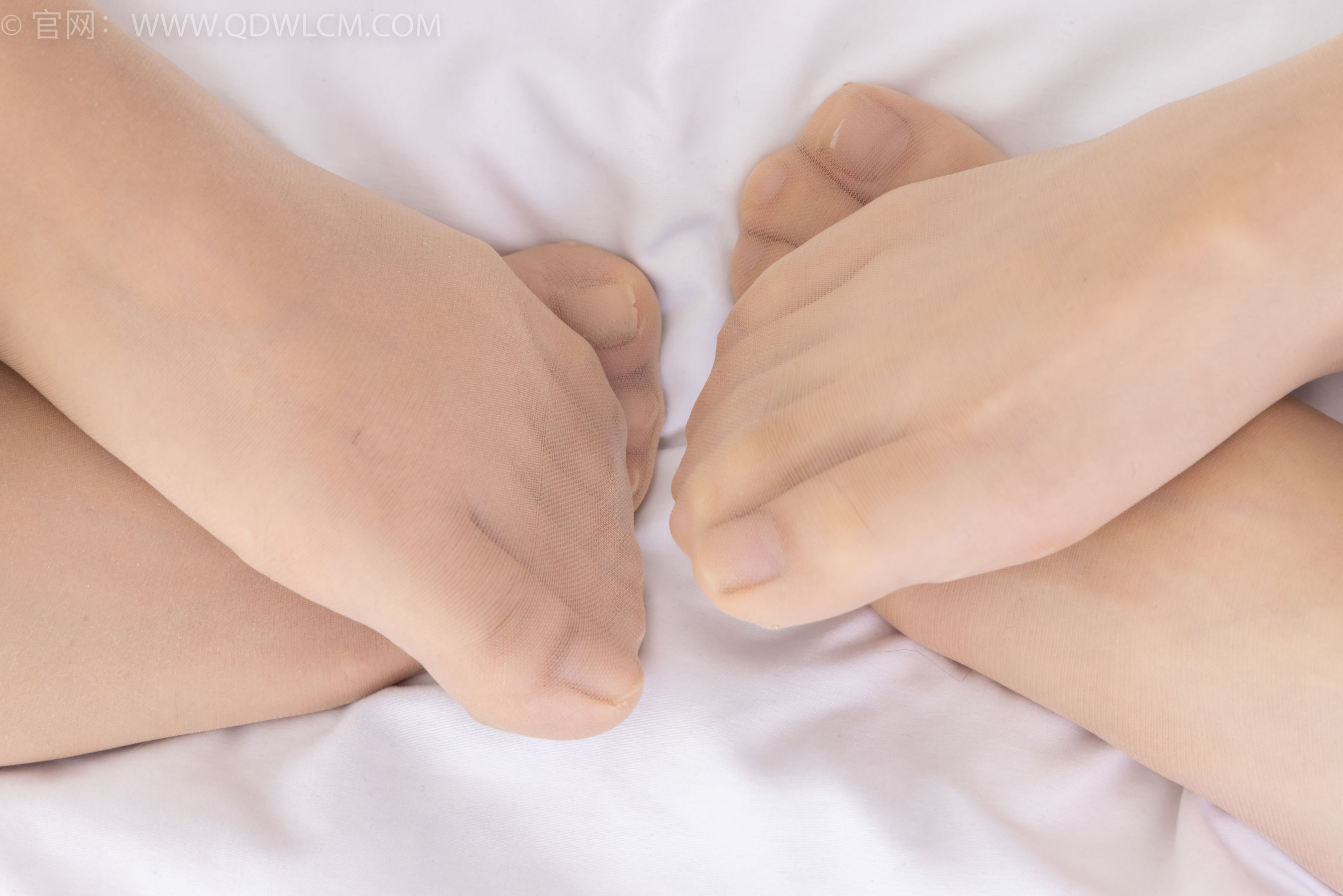 物恋传媒 No.2362 岚岚&茯苓 - 帆布鞋、皮鞋、互相挠脚心剧情/(180P)