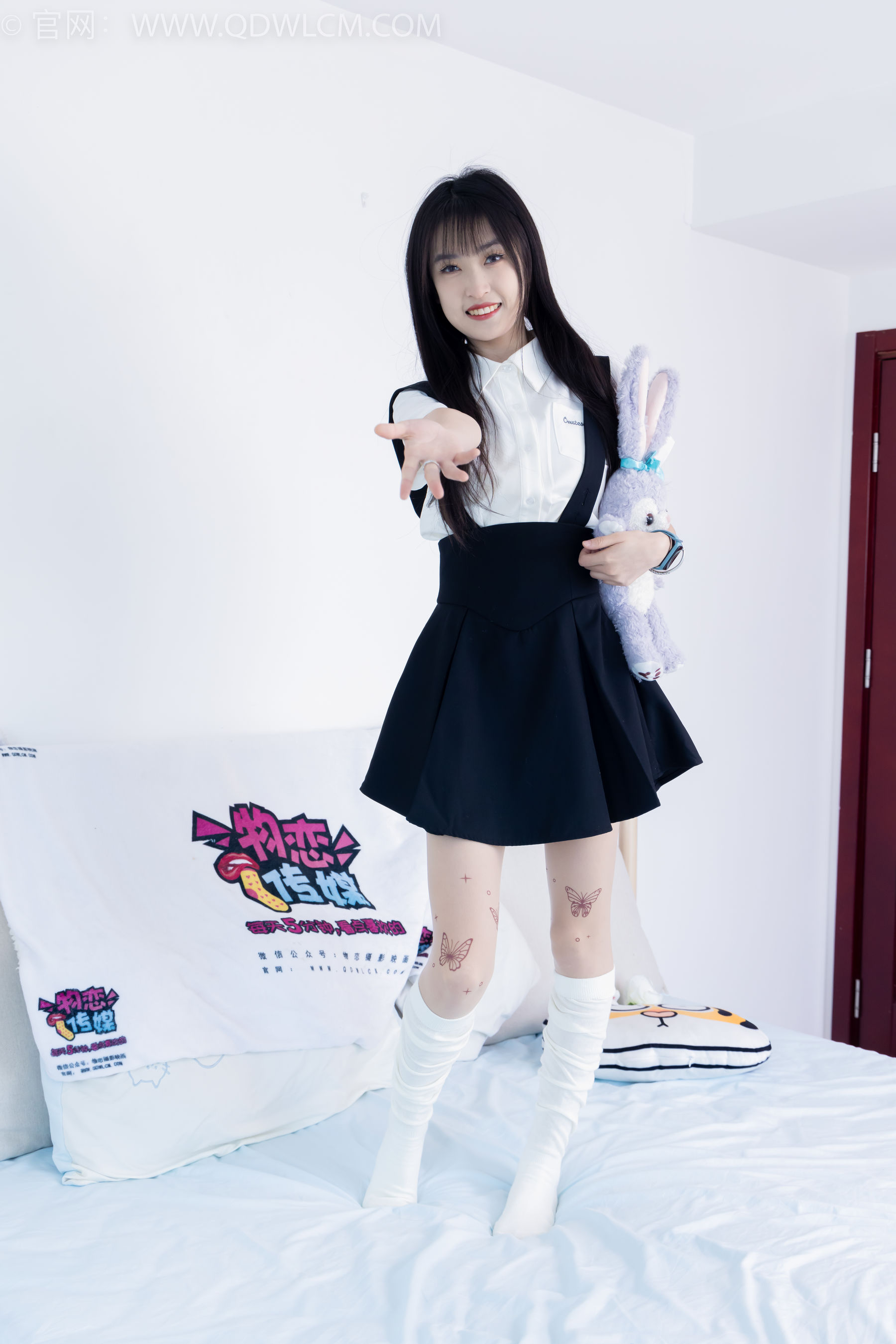 物恋传媒 No.2369 嘉木 - 长靴、长筒小腿白棉袜、蝴蝶薄肉丝/(200P)