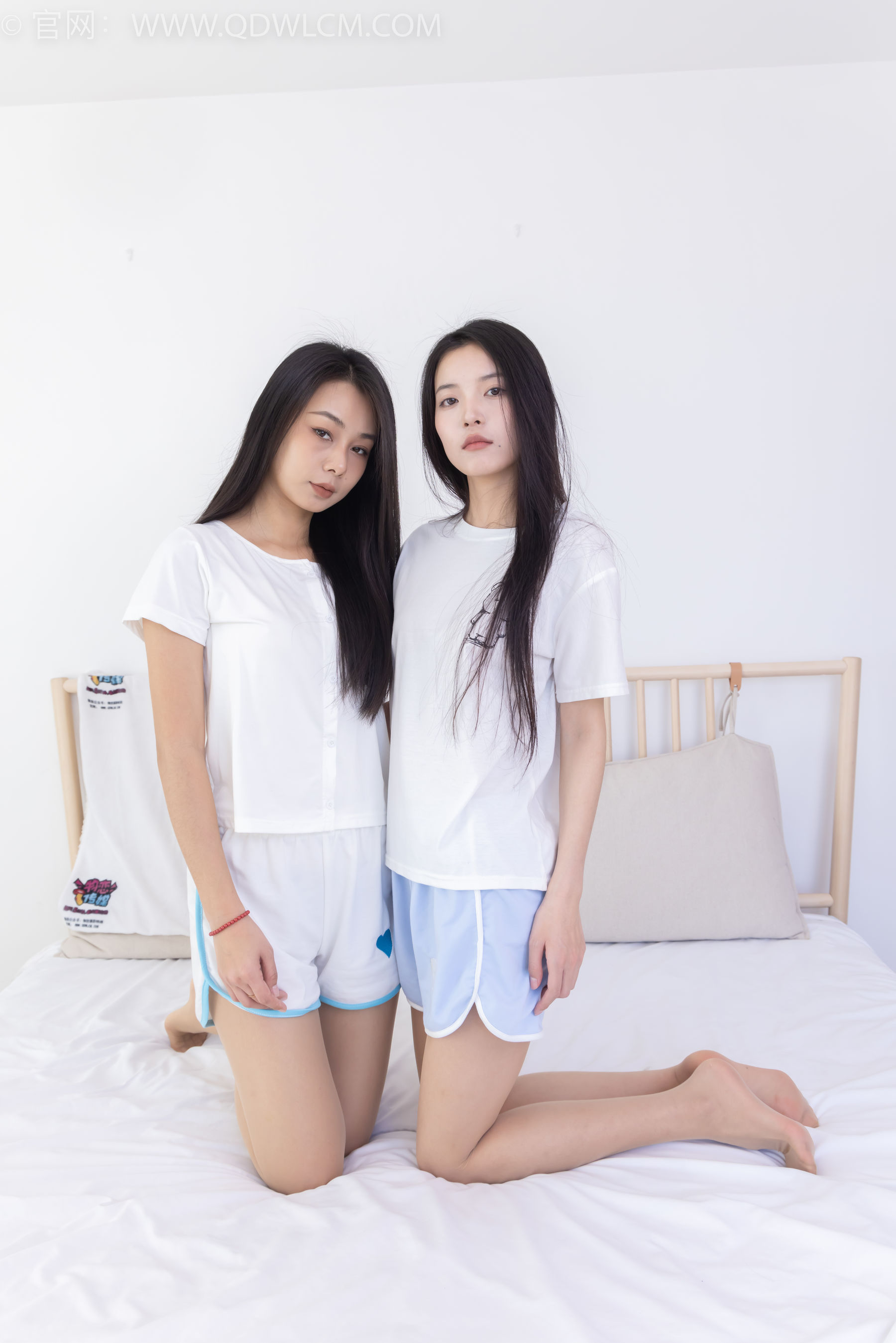 物恋传媒 No.2362 岚岚&茯苓 - 帆布鞋、皮鞋、互相挠脚心剧情/(180P)