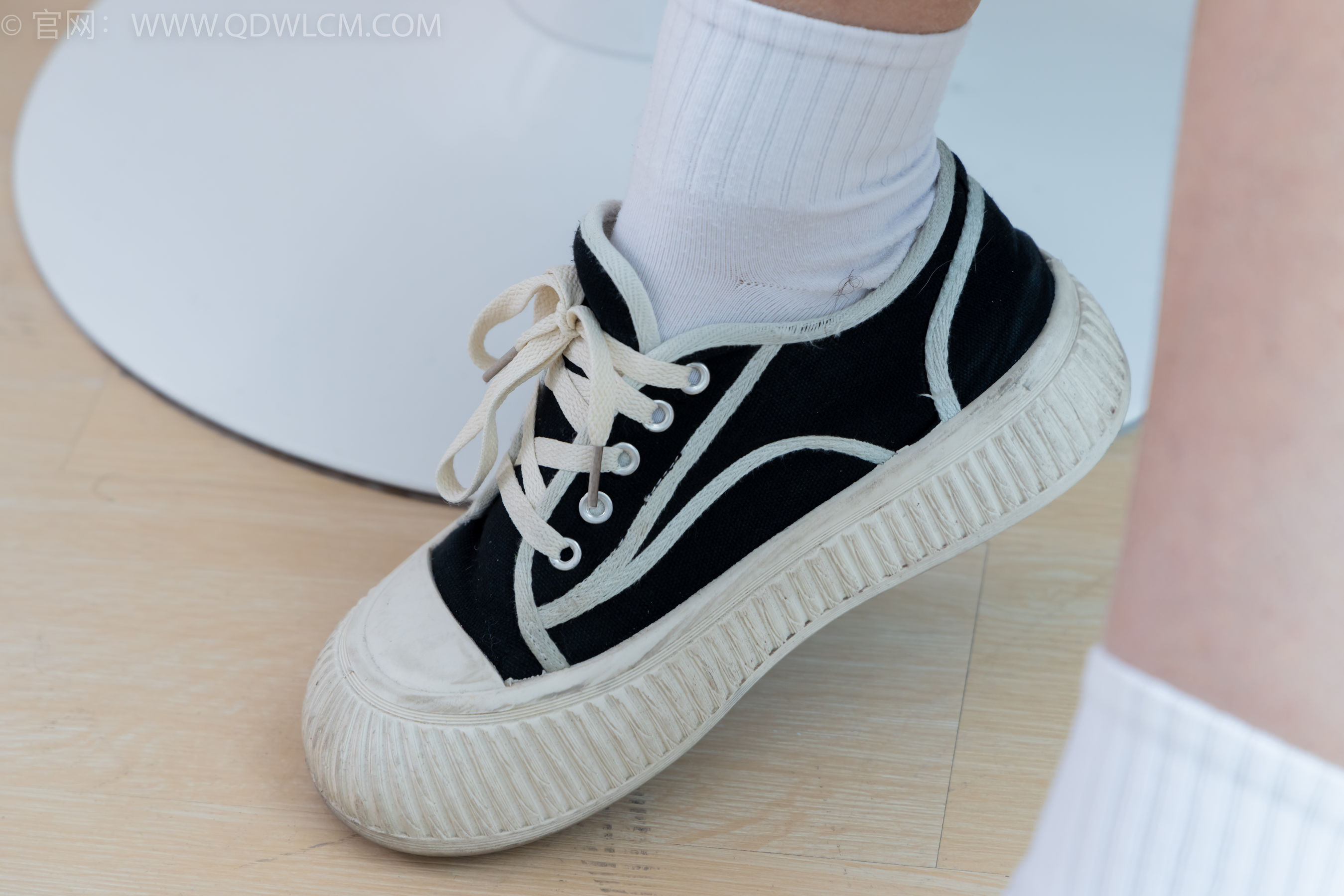 物恋传媒 No.2361 灰灰 - 校服、帆布鞋、白棉袜、裸足/(155P)