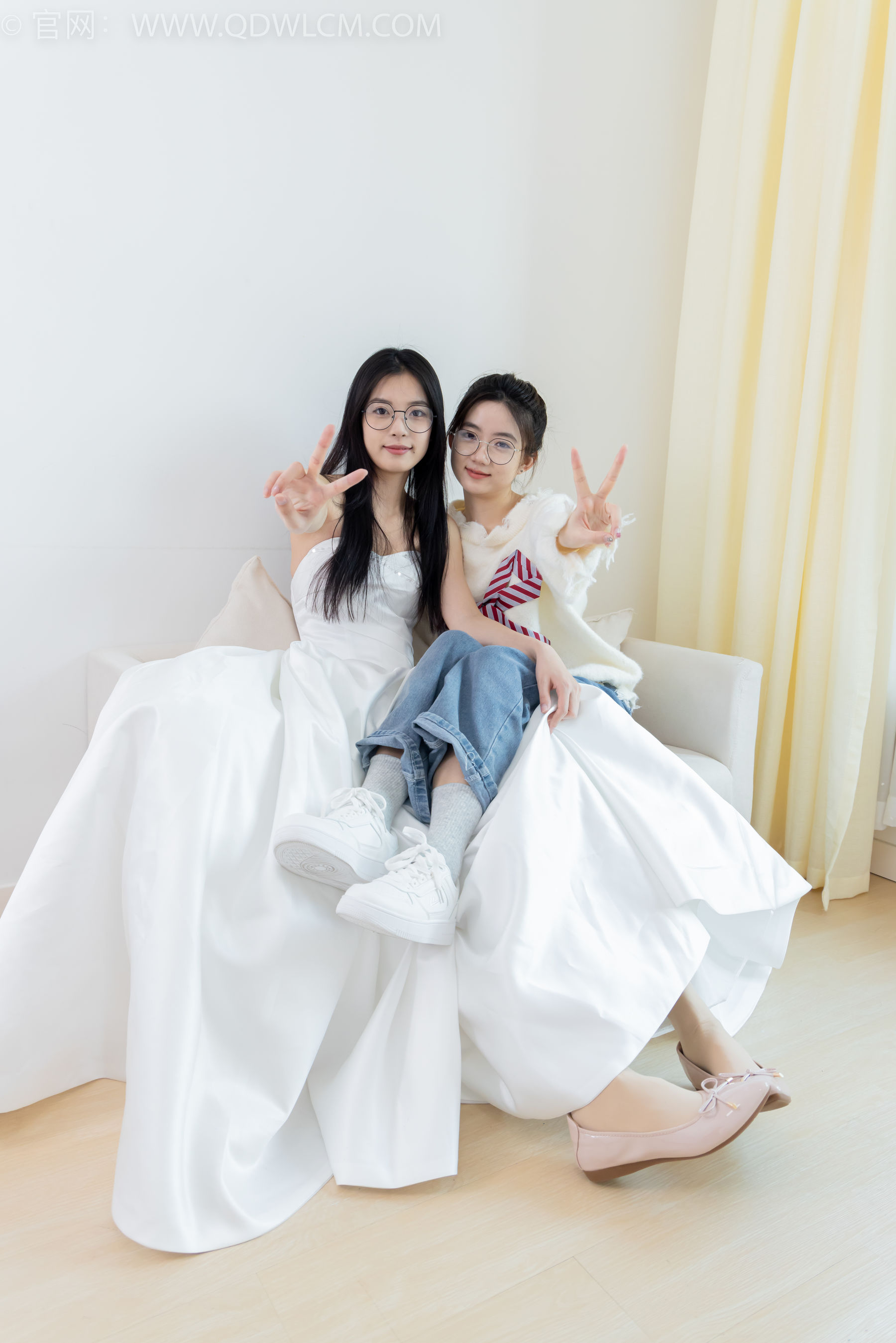 物恋传媒 No.2370 茯苓&欢欢 - 平底鞋、板鞋、厚肉丝、灰色棉袜、薄肉丝/(150P)