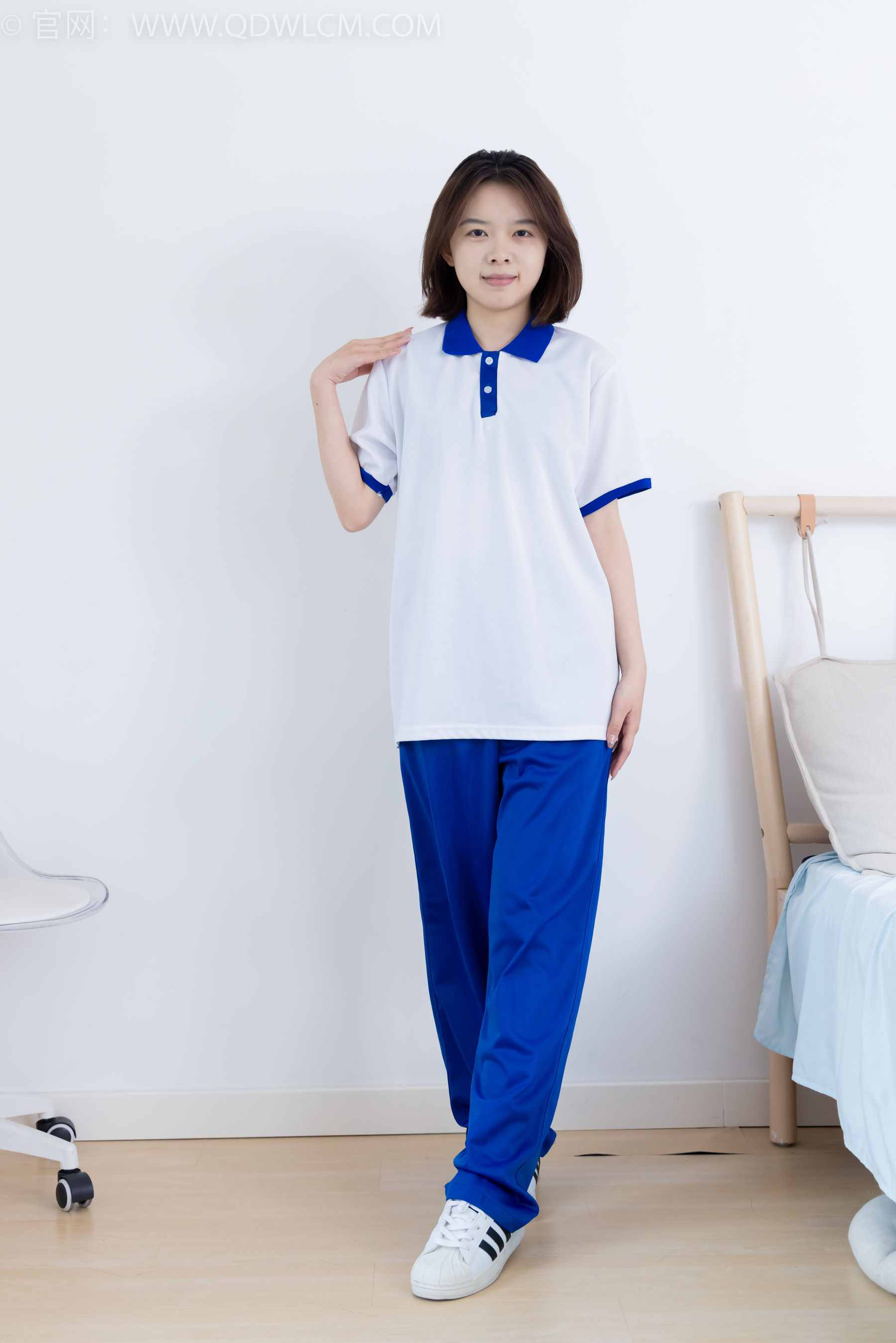 物恋传媒 No.2364 小悦 - 校服、板鞋、白棉袜、裸足/(150P)