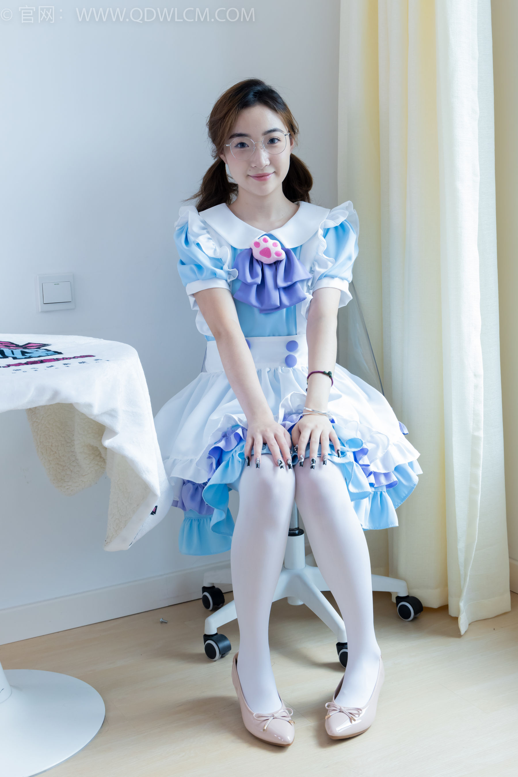 物恋传媒 No.2359 恬恬 - 女仆装、平底鞋、厚白丝、老头乐挠脚剧情/(155P)