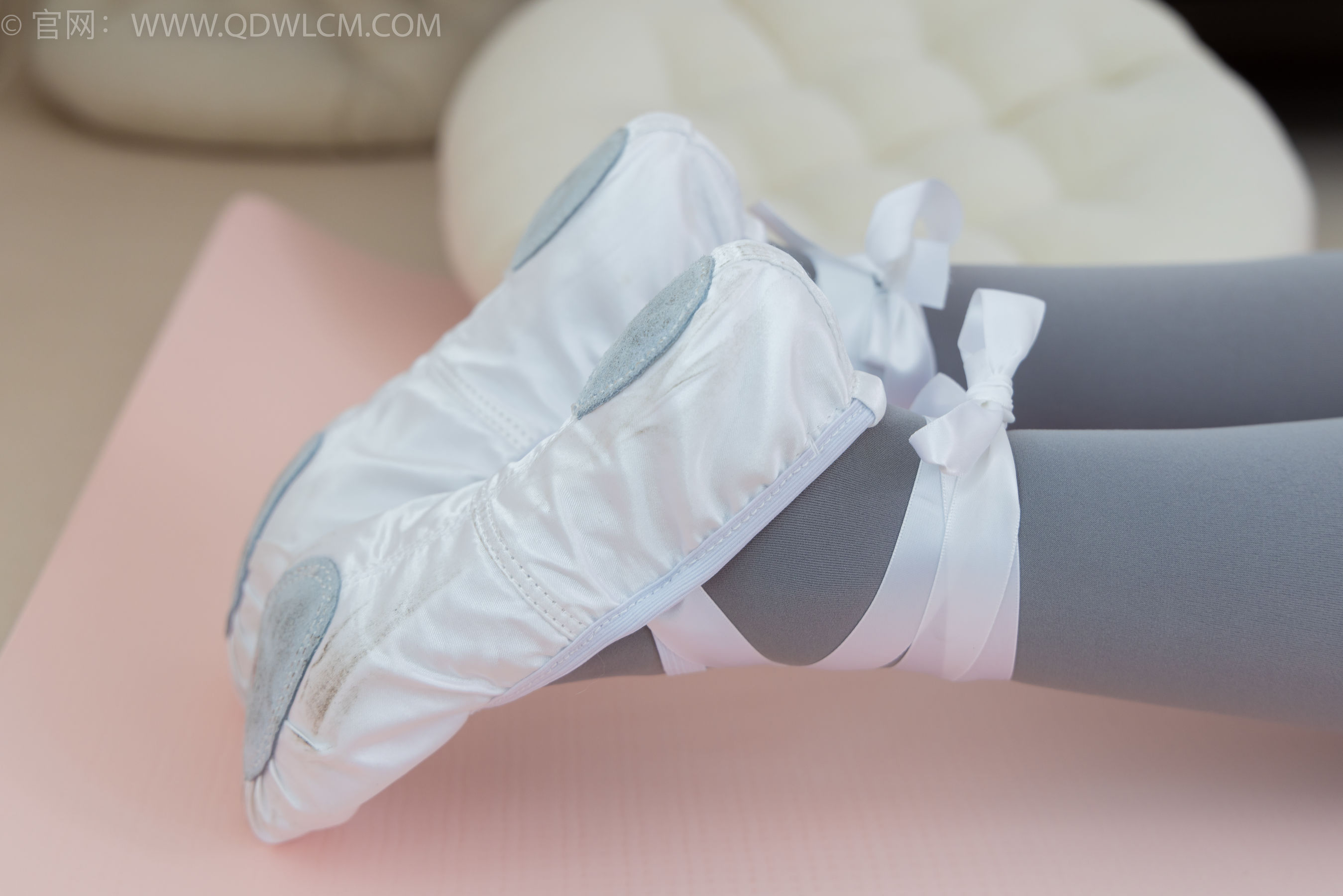 物恋传媒 No.2358 闪闪 - 舞蹈服、舞蹈鞋、白棉袜、厚白丝、厚灰丝、薄肉丝/(150P)