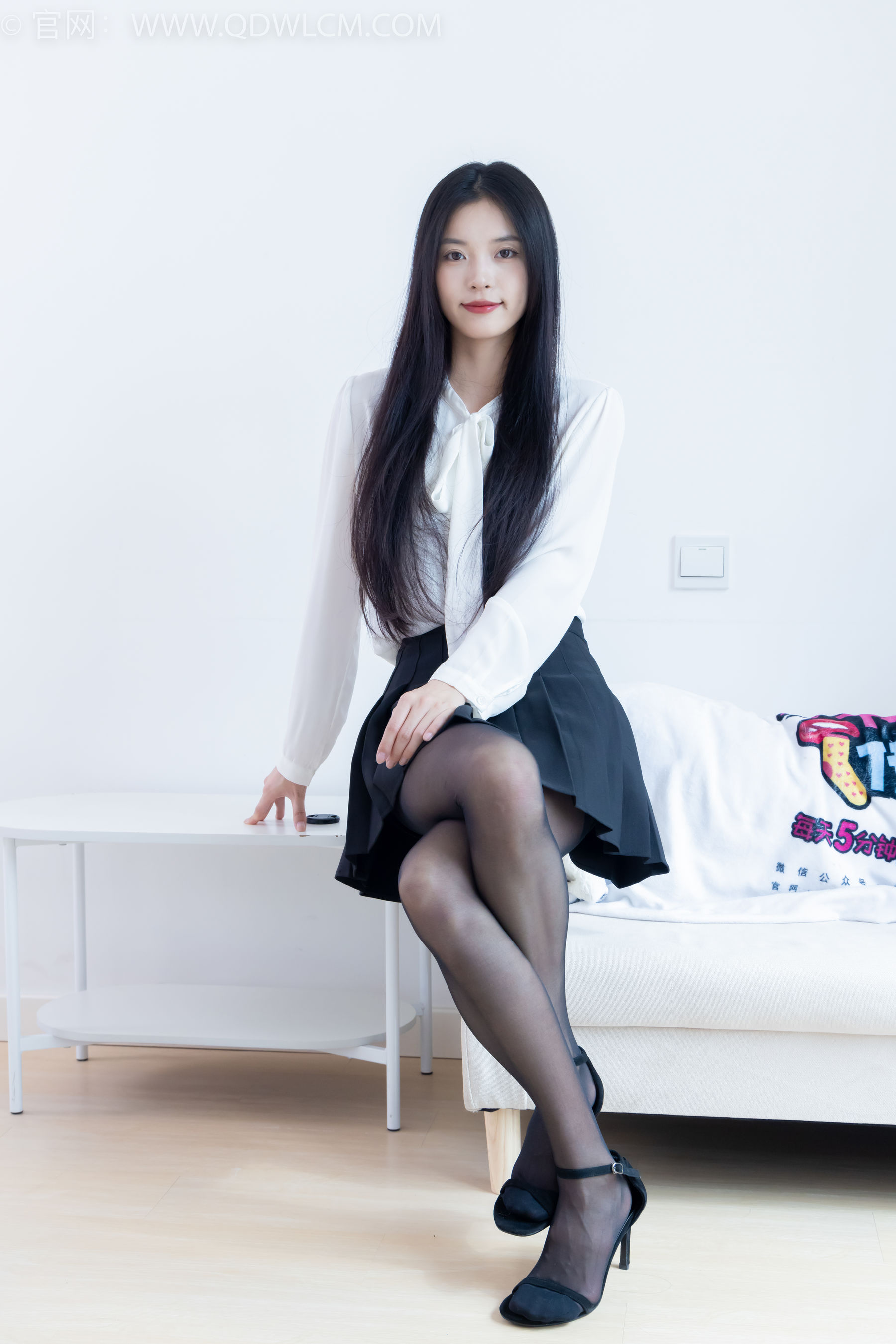 物恋传媒 No.2349 茯苓 - 高跟长靴、高跟凉鞋、厚肉丝、薄黑丝/(175P)