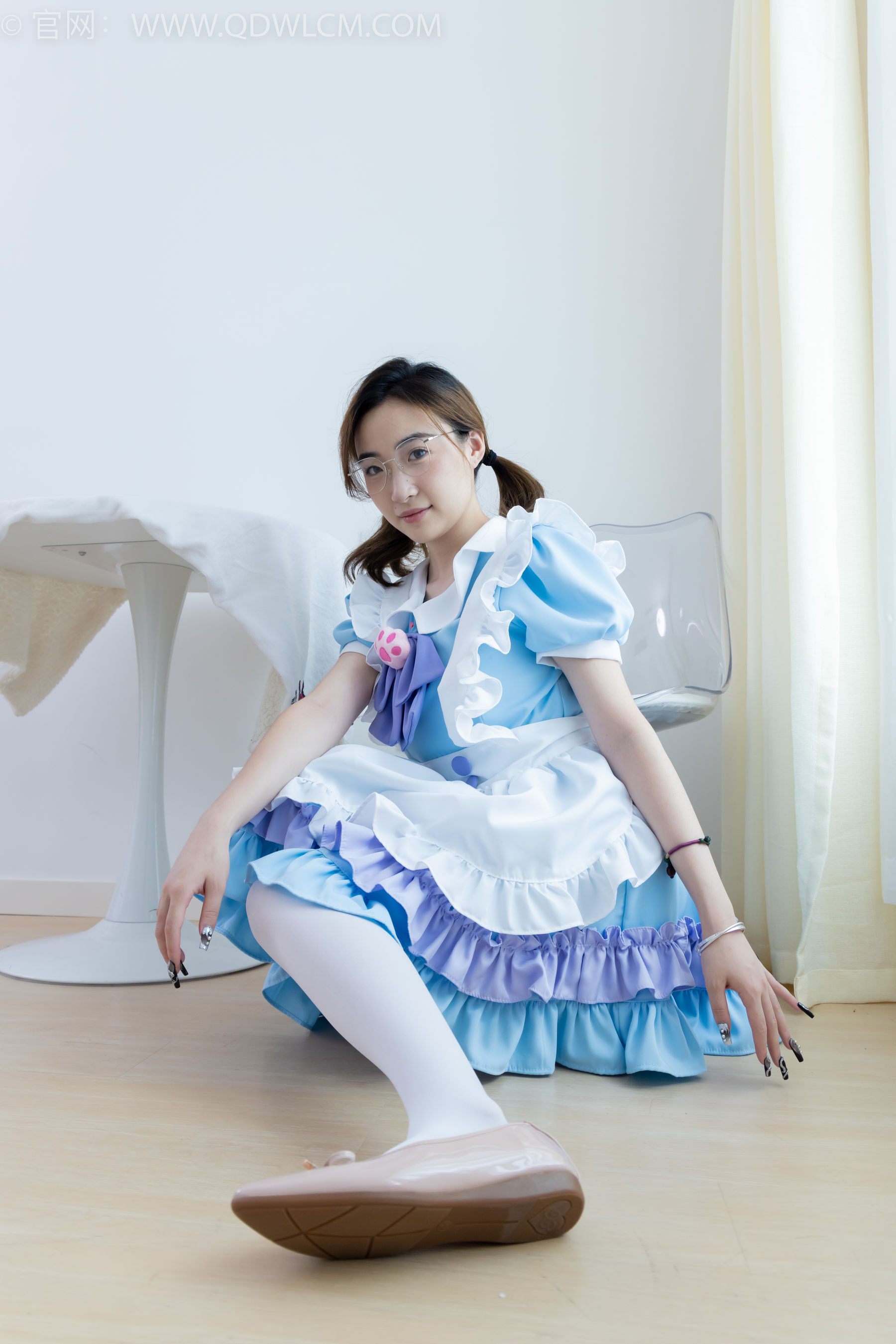 物恋传媒 No.2359 恬恬 - 女仆装、平底鞋、厚白丝、老头乐挠脚剧情/(155P)