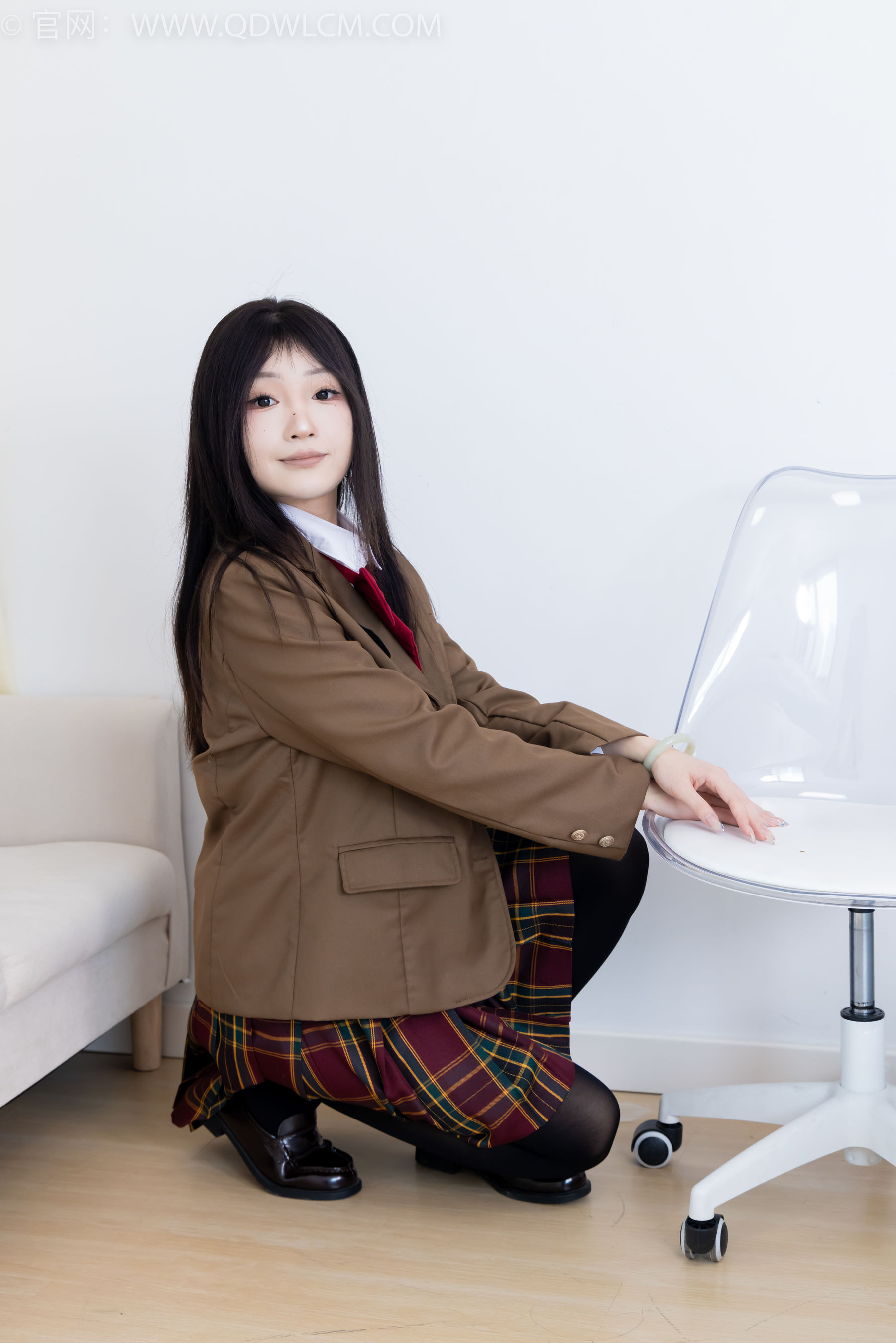 物恋传媒 No.2367 嘟嘟 - 皮鞋、厚黑丝、jk制服/(165P)