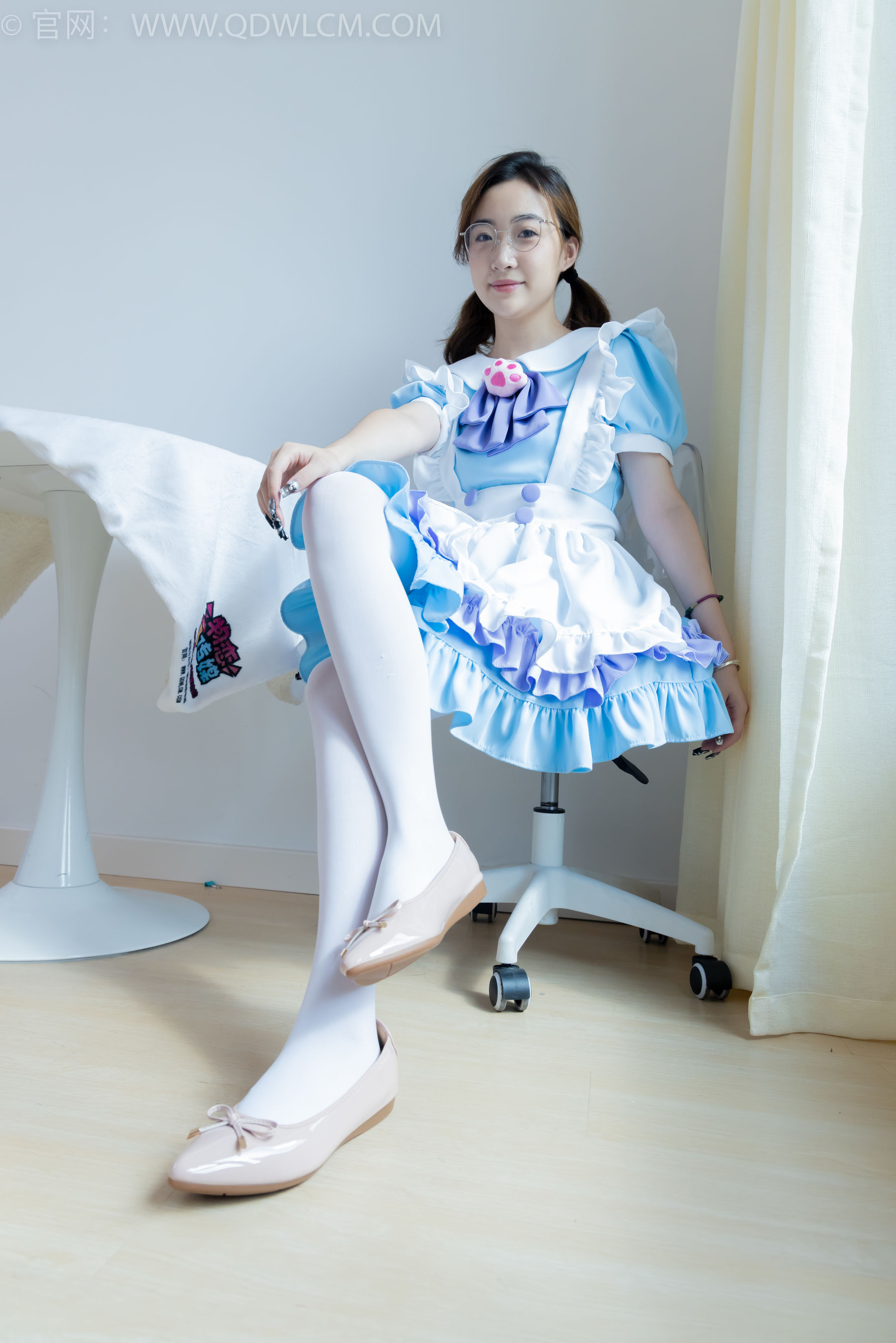 物恋传媒 No.2359 恬恬 - 女仆装、平底鞋、厚白丝、老头乐挠脚剧情/(155P)