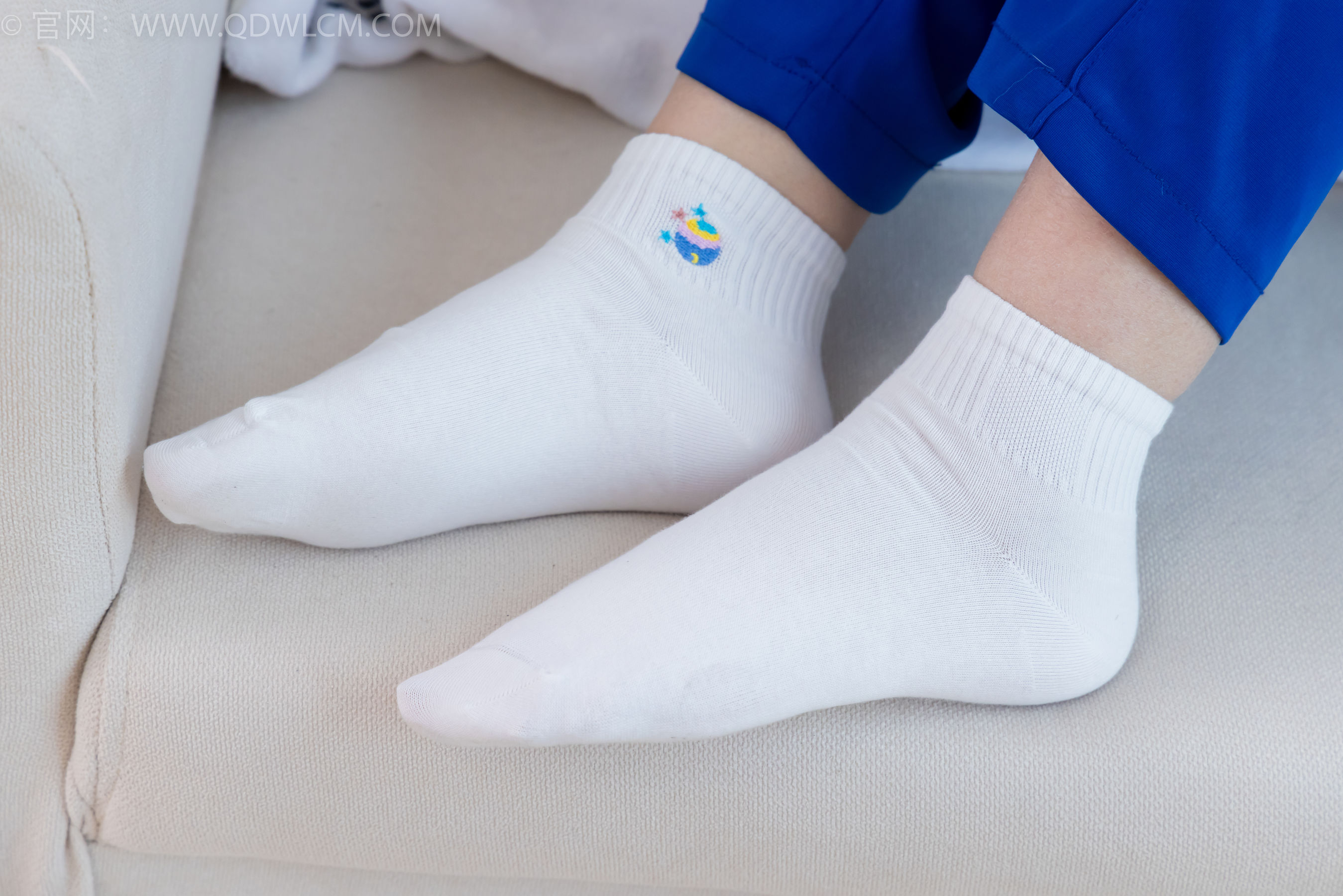 物恋传媒 No.2368 芋头 - 板鞋、白棉袜、裸足/(150P)