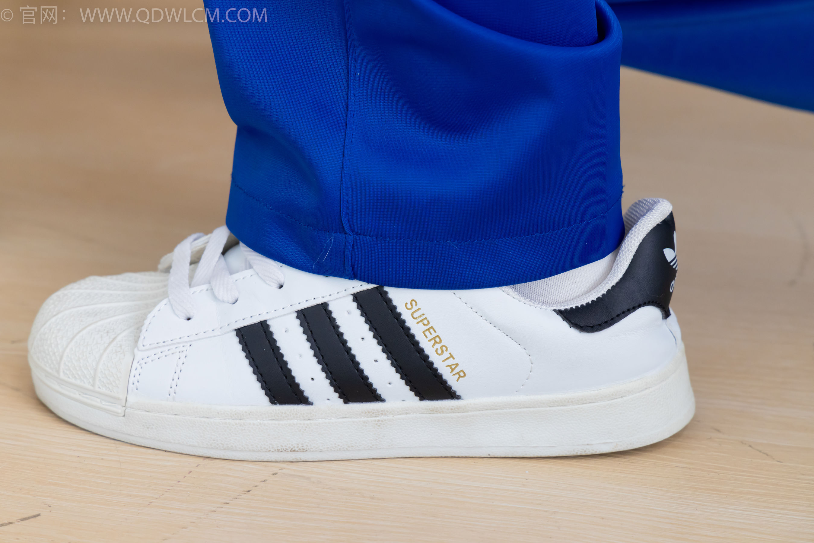 物恋传媒 No.2368 芋头 - 板鞋、白棉袜、裸足/(150P)