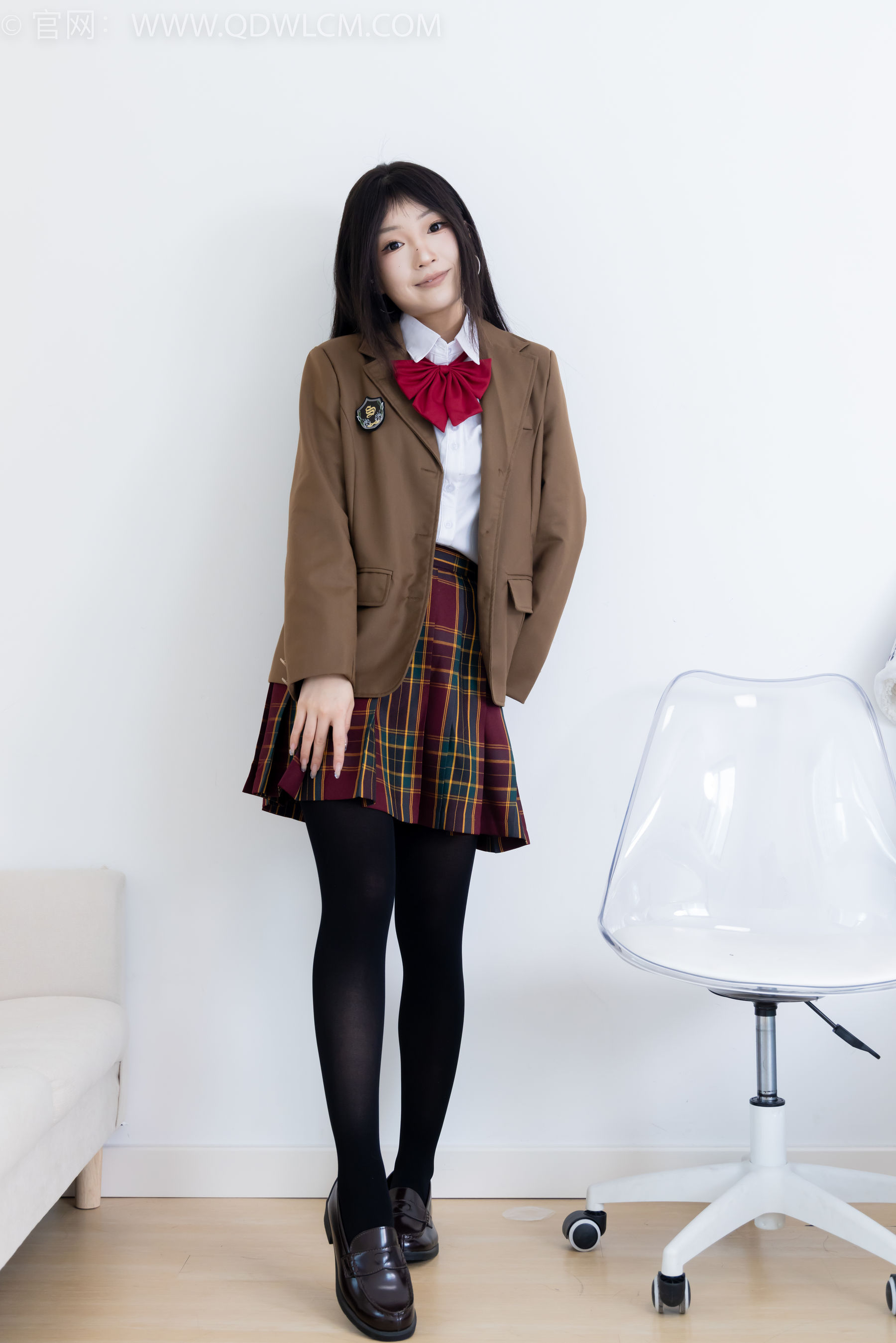 物恋传媒 No.2367 嘟嘟 - 皮鞋、厚黑丝、jk制服/(165P)