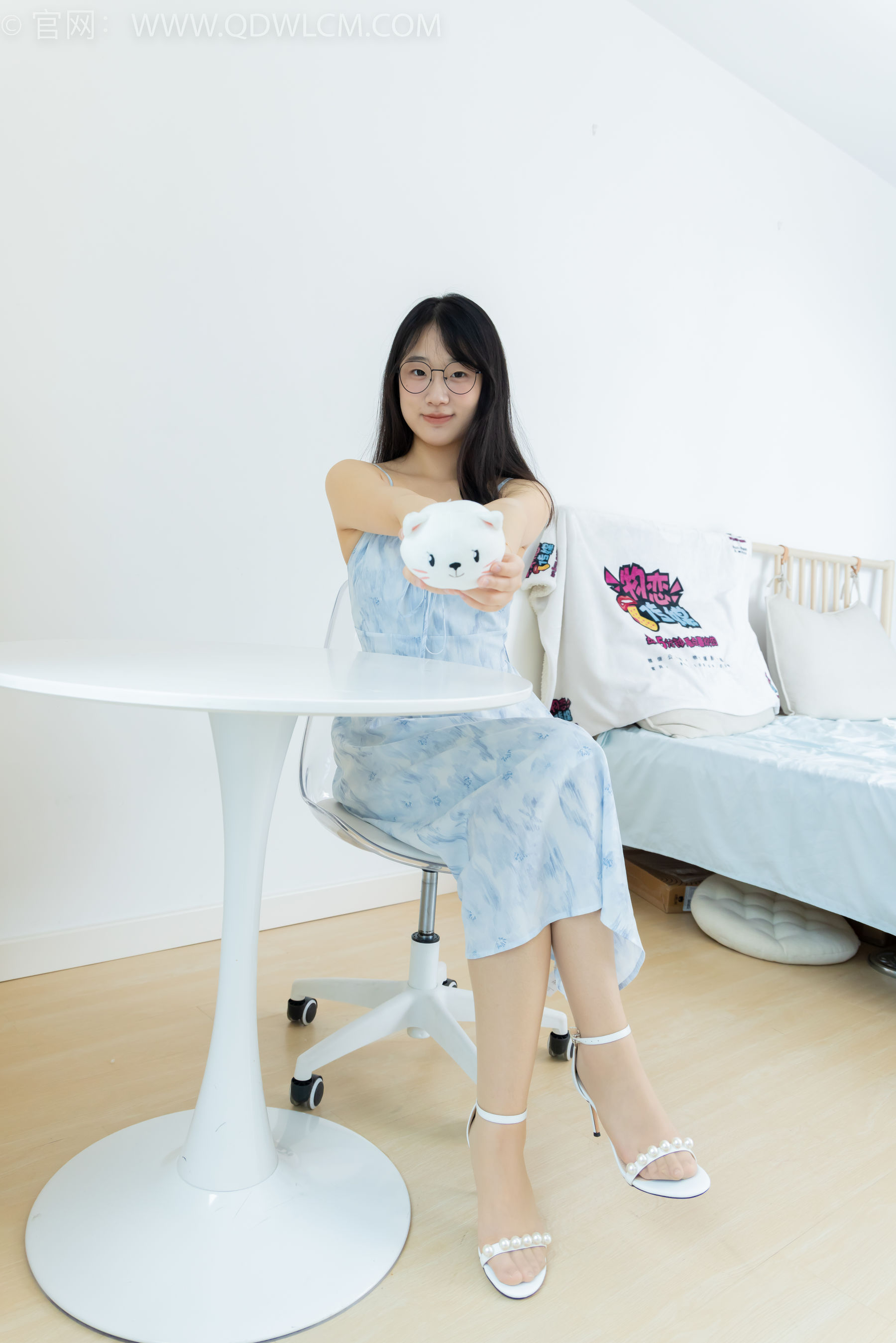 物恋传媒 No.2357 小椿 - 高跟凉鞋、肉丝/(150P)