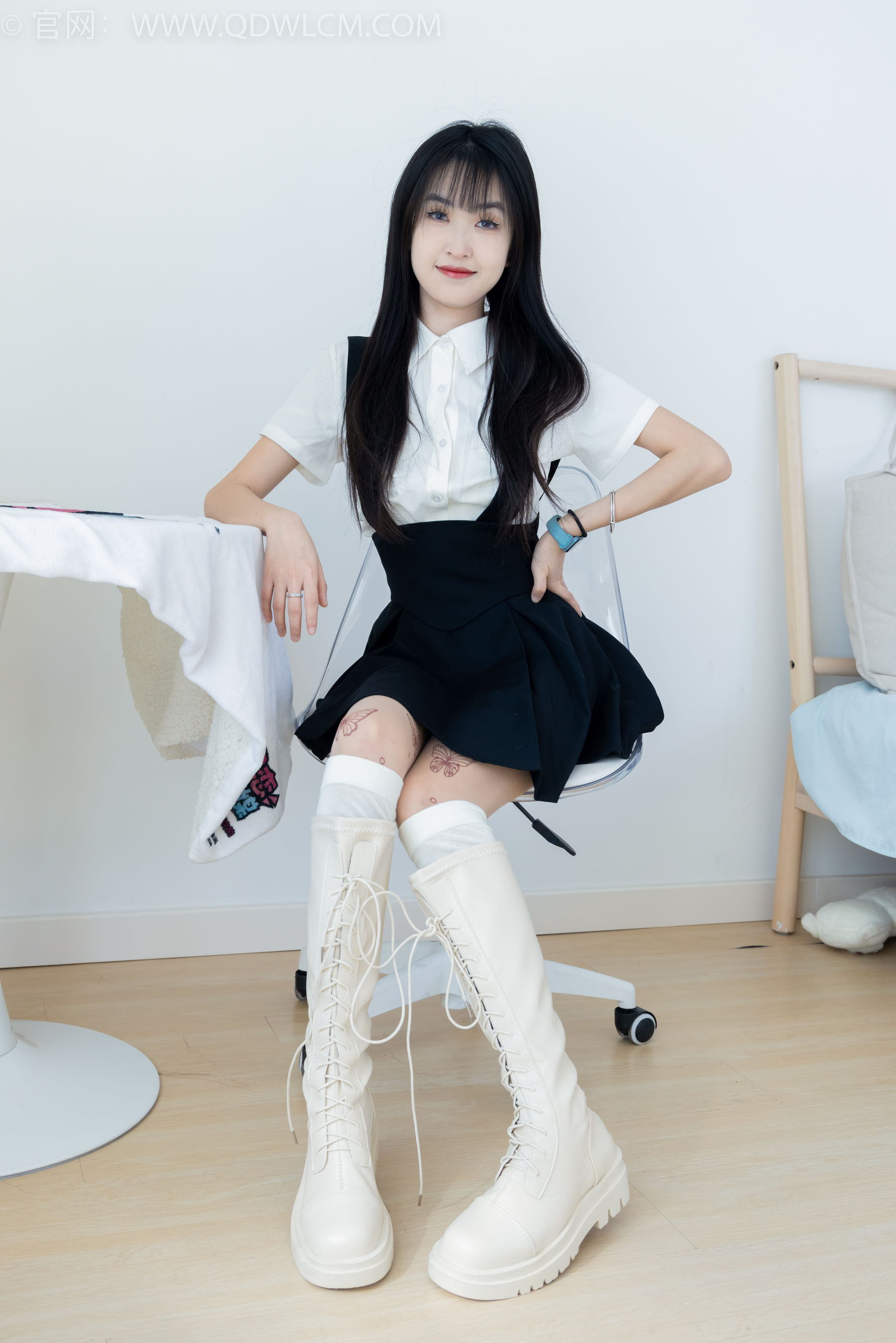 物恋传媒 No.2369 嘉木 - 长靴、长筒小腿白棉袜、蝴蝶薄肉丝/(200P)