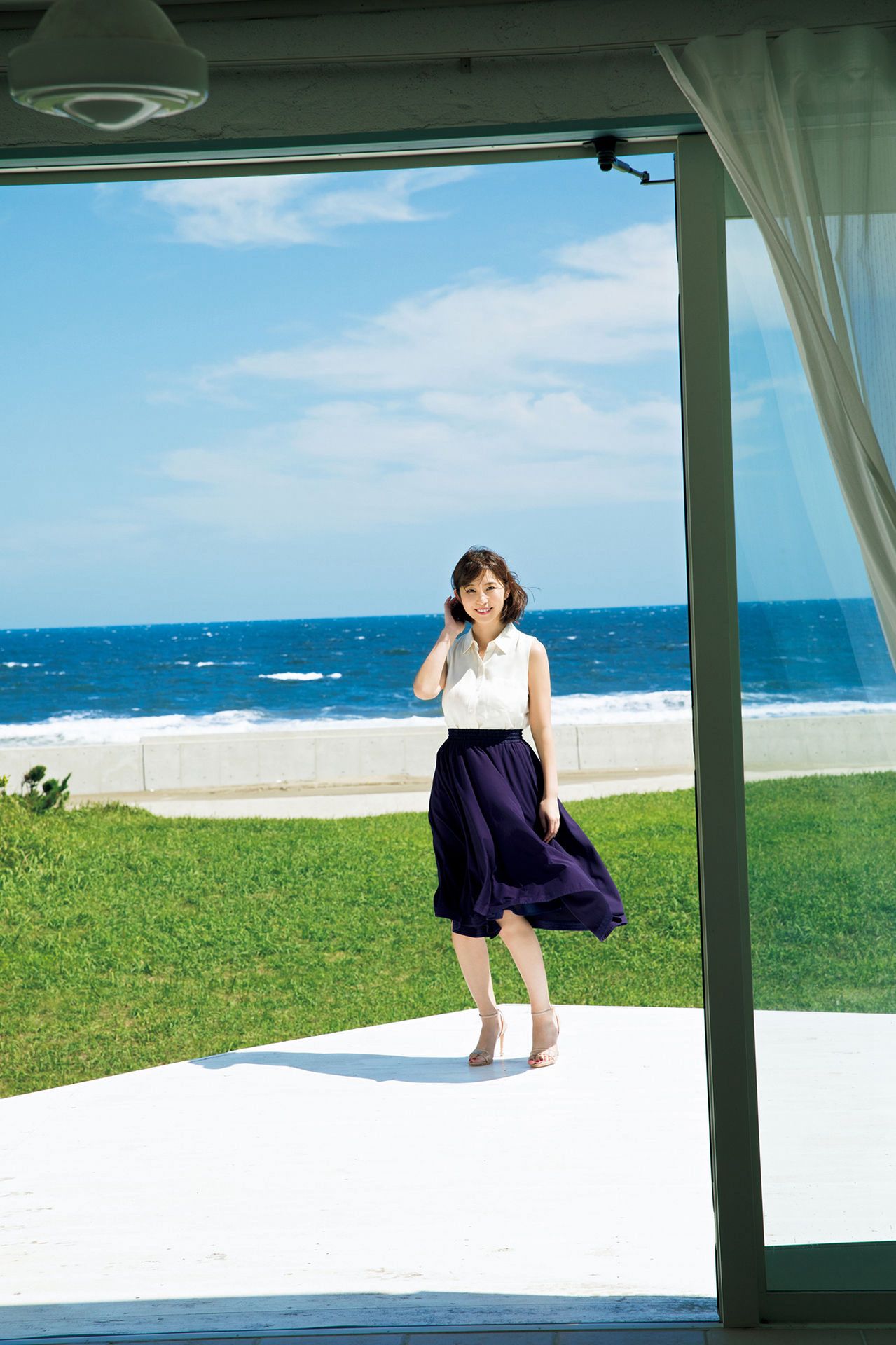 塩地美澄 - 日本一のフェロモン美女アナと官能トリップ/(113P)