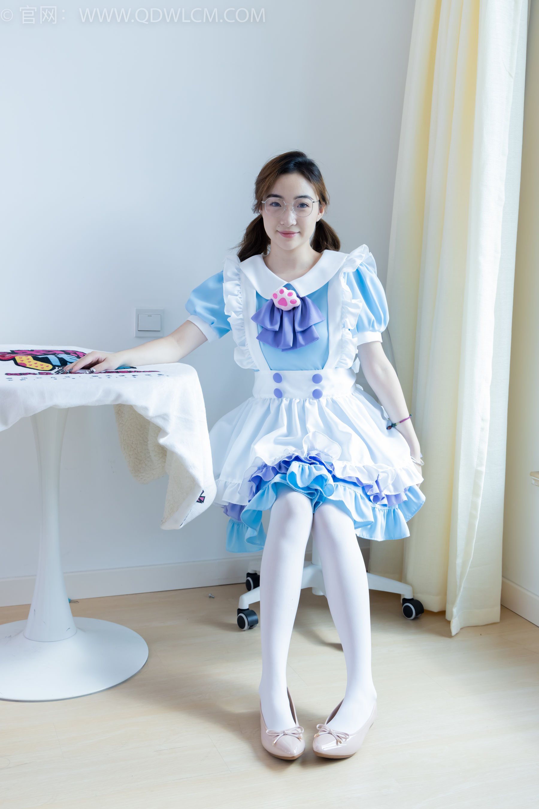 物恋传媒 No.2359 恬恬 - 女仆装、平底鞋、厚白丝、老头乐挠脚剧情/(155P)