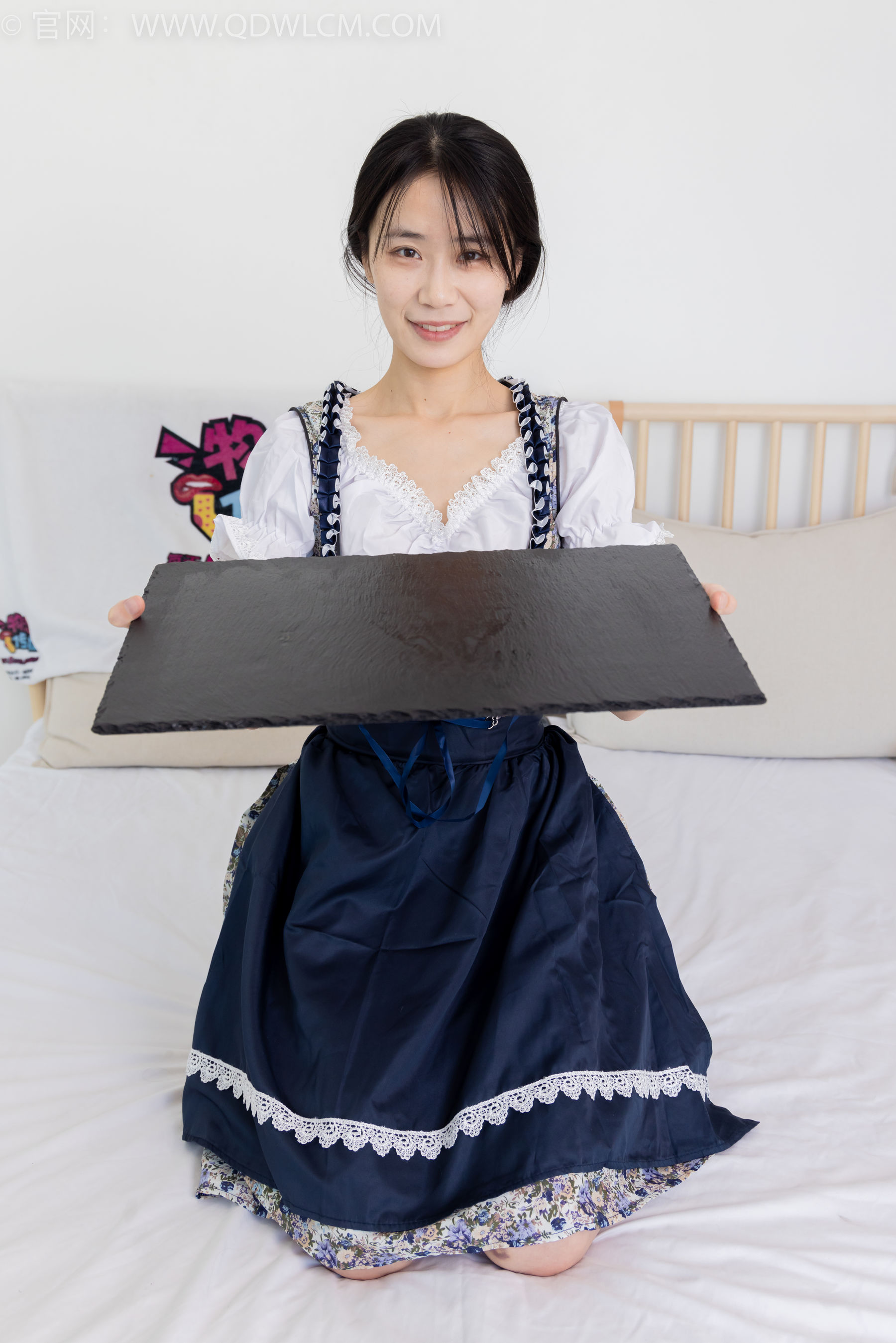 物恋传媒 No.2365 菜菜 - 高跟鞋、薄白丝、裸足/(260P)