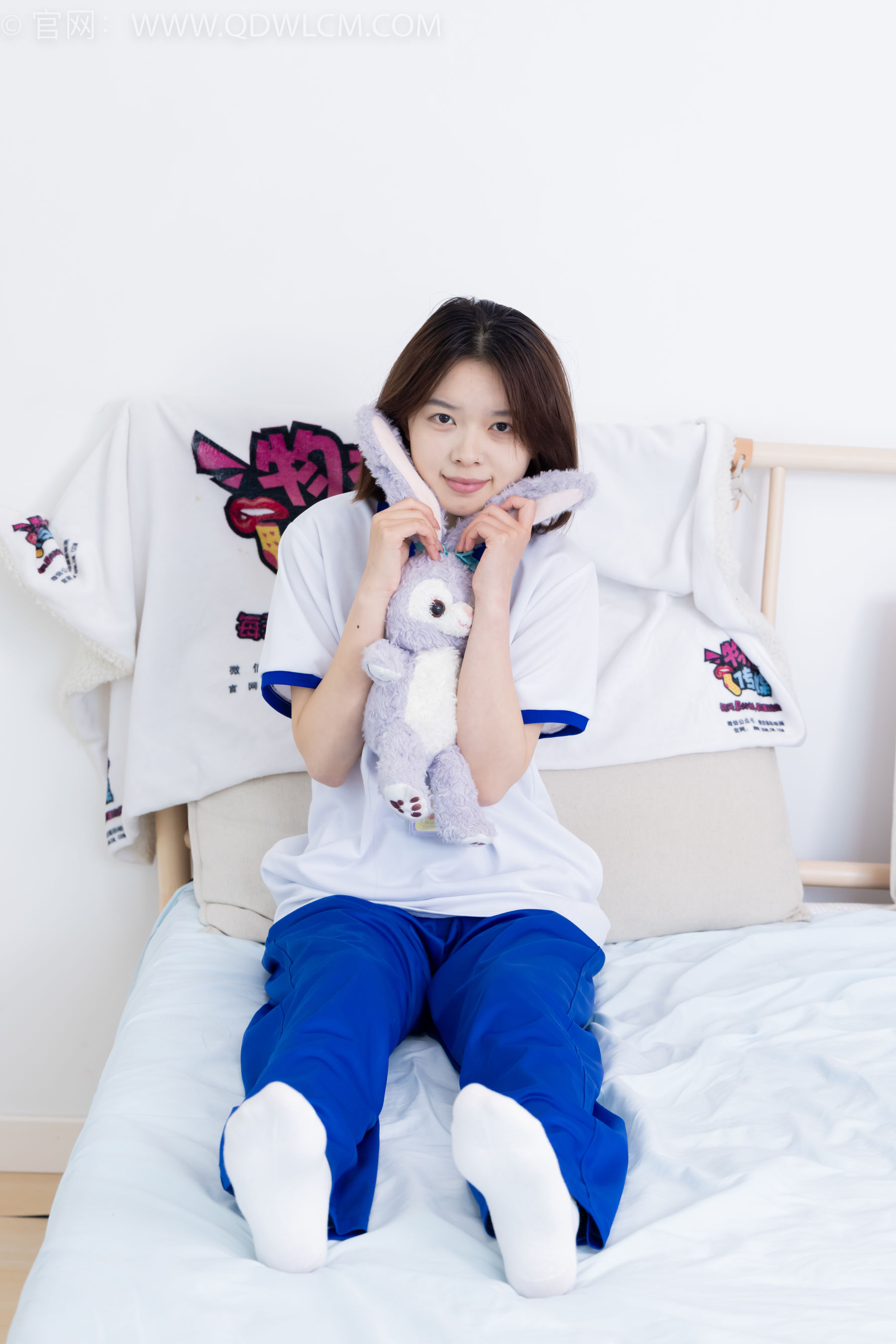 物恋传媒 No.2364 小悦 - 校服、板鞋、白棉袜、裸足/(150P)