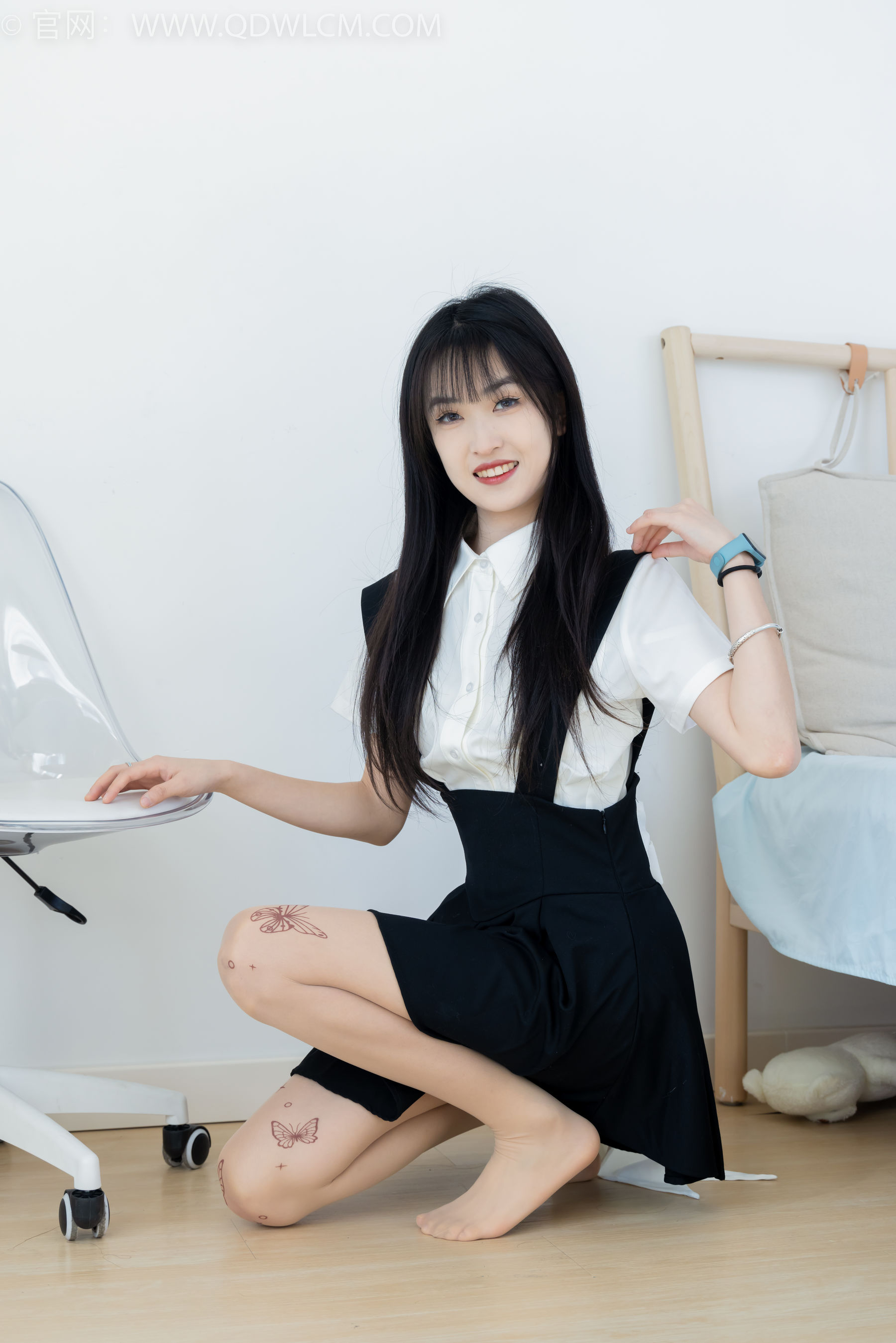 物恋传媒 No.2369 嘉木 - 长靴、长筒小腿白棉袜、蝴蝶薄肉丝/(200P)