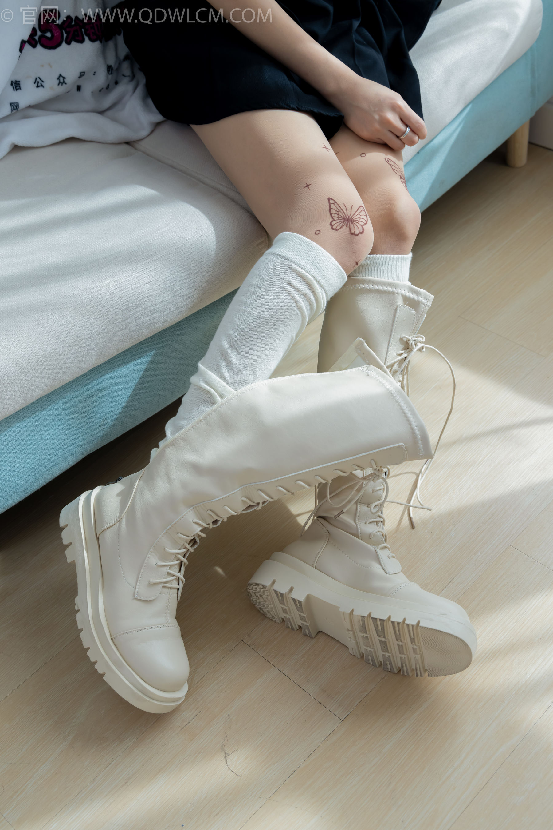 物恋传媒 No.2369 嘉木 - 长靴、长筒小腿白棉袜、蝴蝶薄肉丝/(200P)