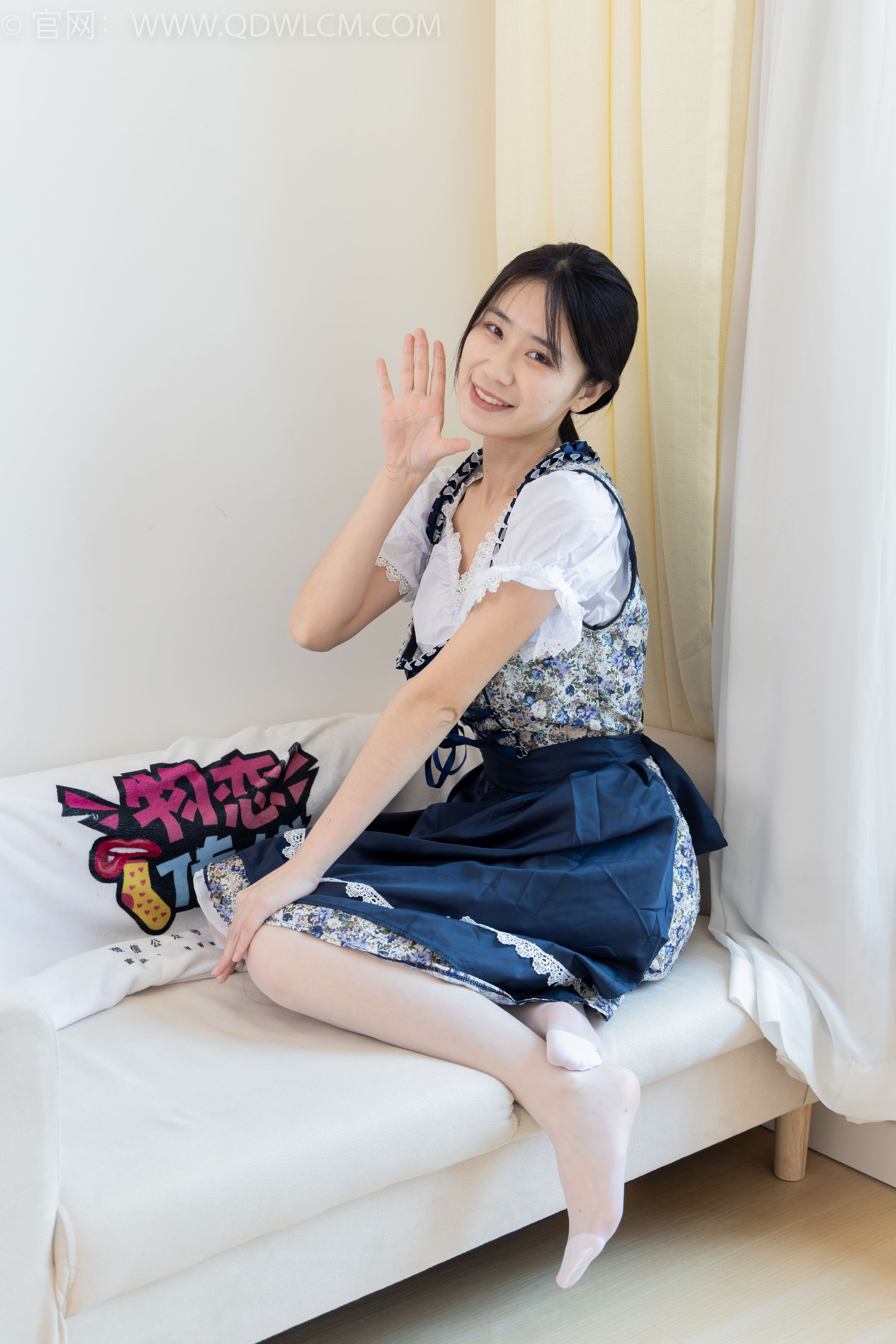 物恋传媒 No.2365 菜菜 - 高跟鞋、薄白丝、裸足/(260P)