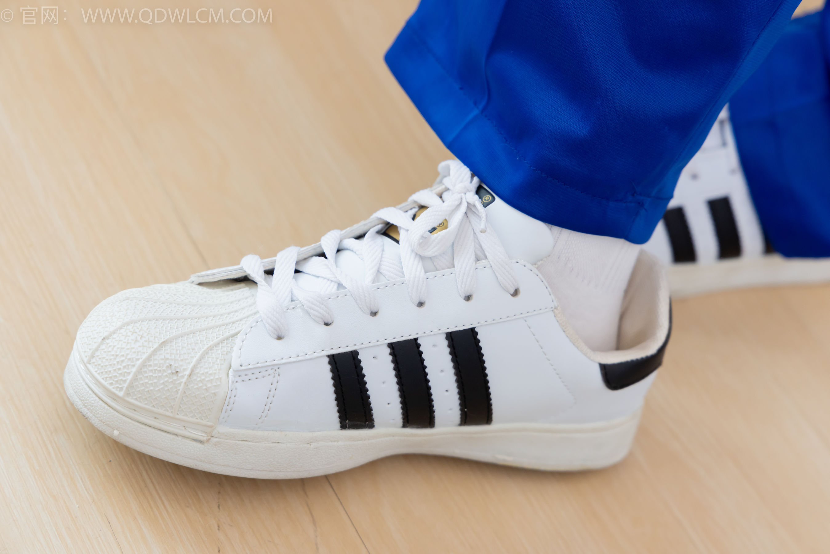 物恋传媒 No.2364 小悦 - 校服、板鞋、白棉袜、裸足/(150P)