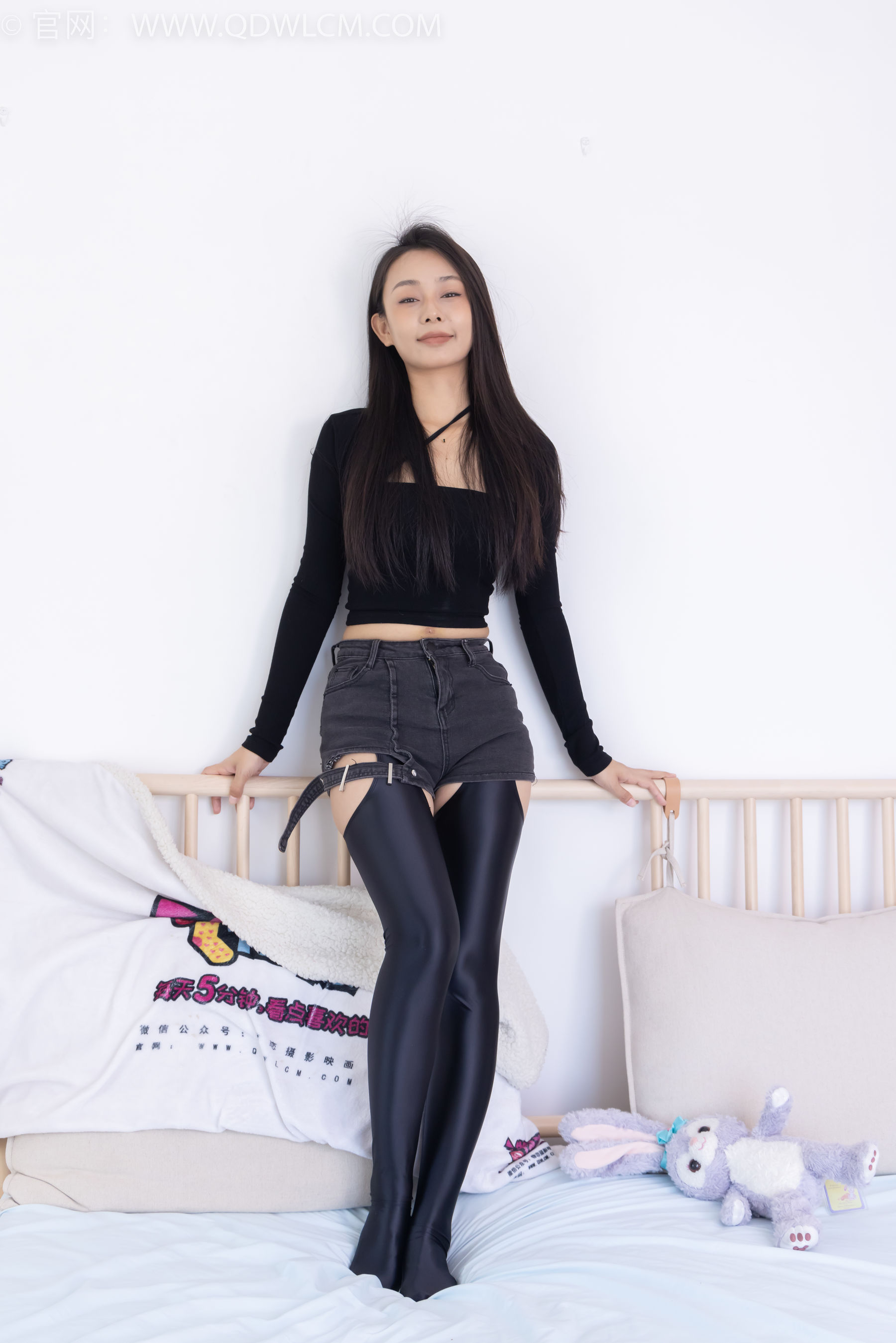 物恋传媒 No.2351 岚岚 - 高跟鞋、油亮厚黑丝吊带袜、昏睡剧情/(157P)