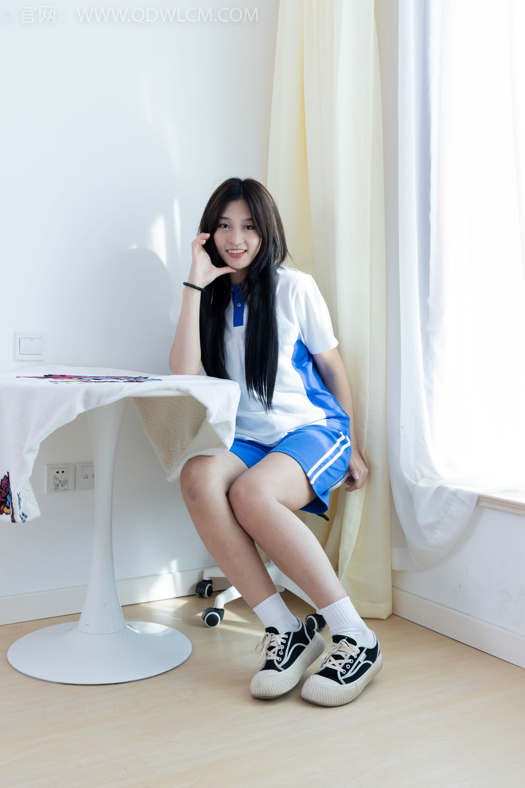 物恋传媒 No.2361 灰灰 - 校服、帆布鞋、白棉袜、裸足/(155P)