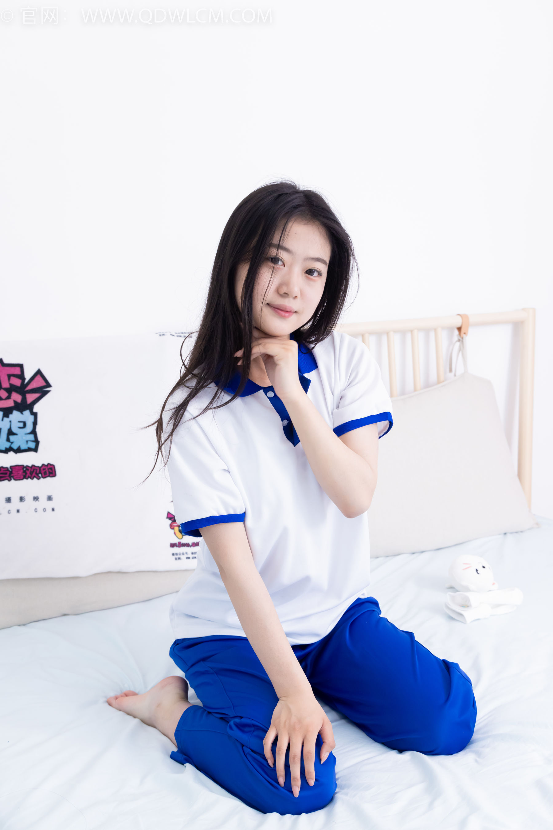 物恋传媒 No.2368 芋头 - 板鞋、白棉袜、裸足/(150P)