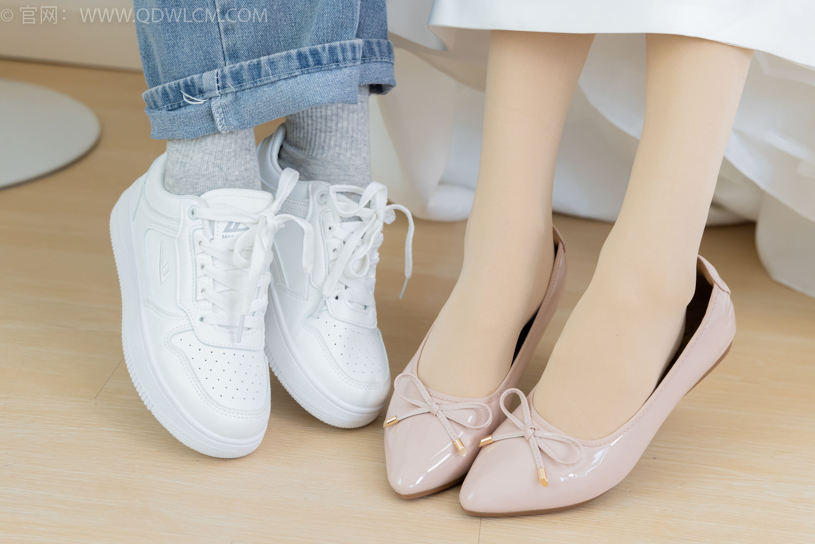 物恋传媒 No.2370 茯苓&欢欢 - 平底鞋、板鞋、厚肉丝、灰色棉袜、薄肉丝/(150P)