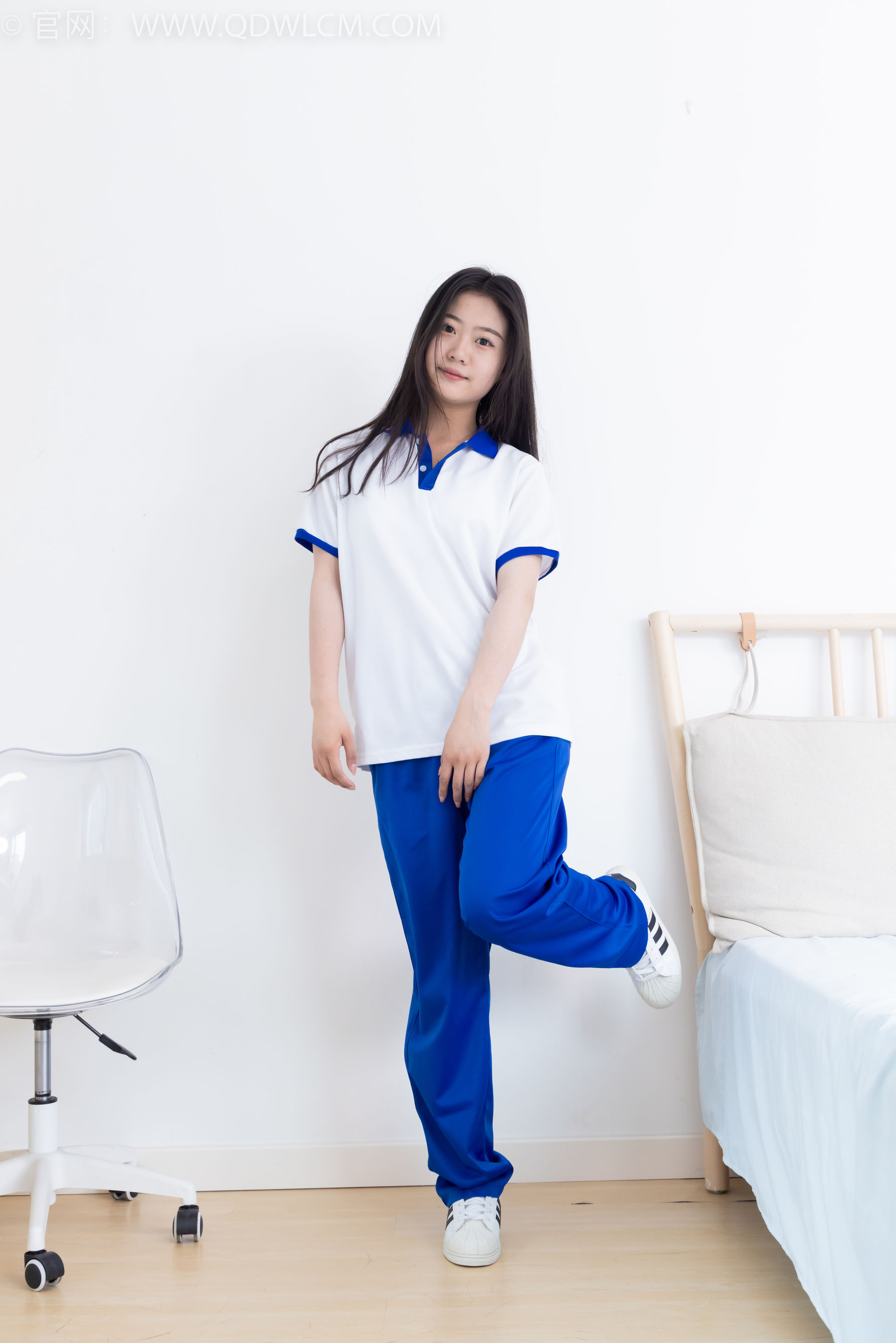 物恋传媒 No.2368 芋头 - 板鞋、白棉袜、裸足/(150P)