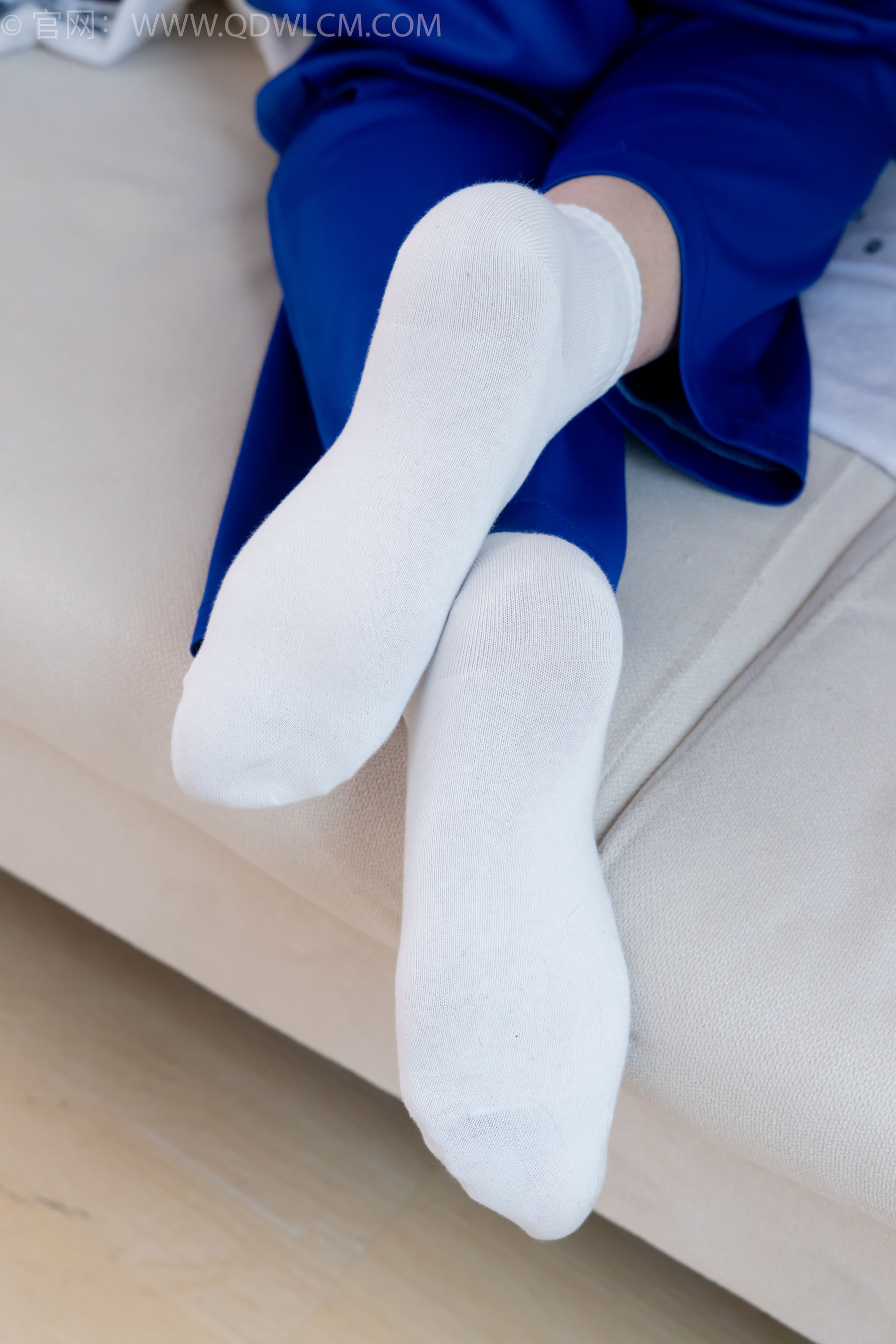 物恋传媒 No.2368 芋头 - 板鞋、白棉袜、裸足/(150P)