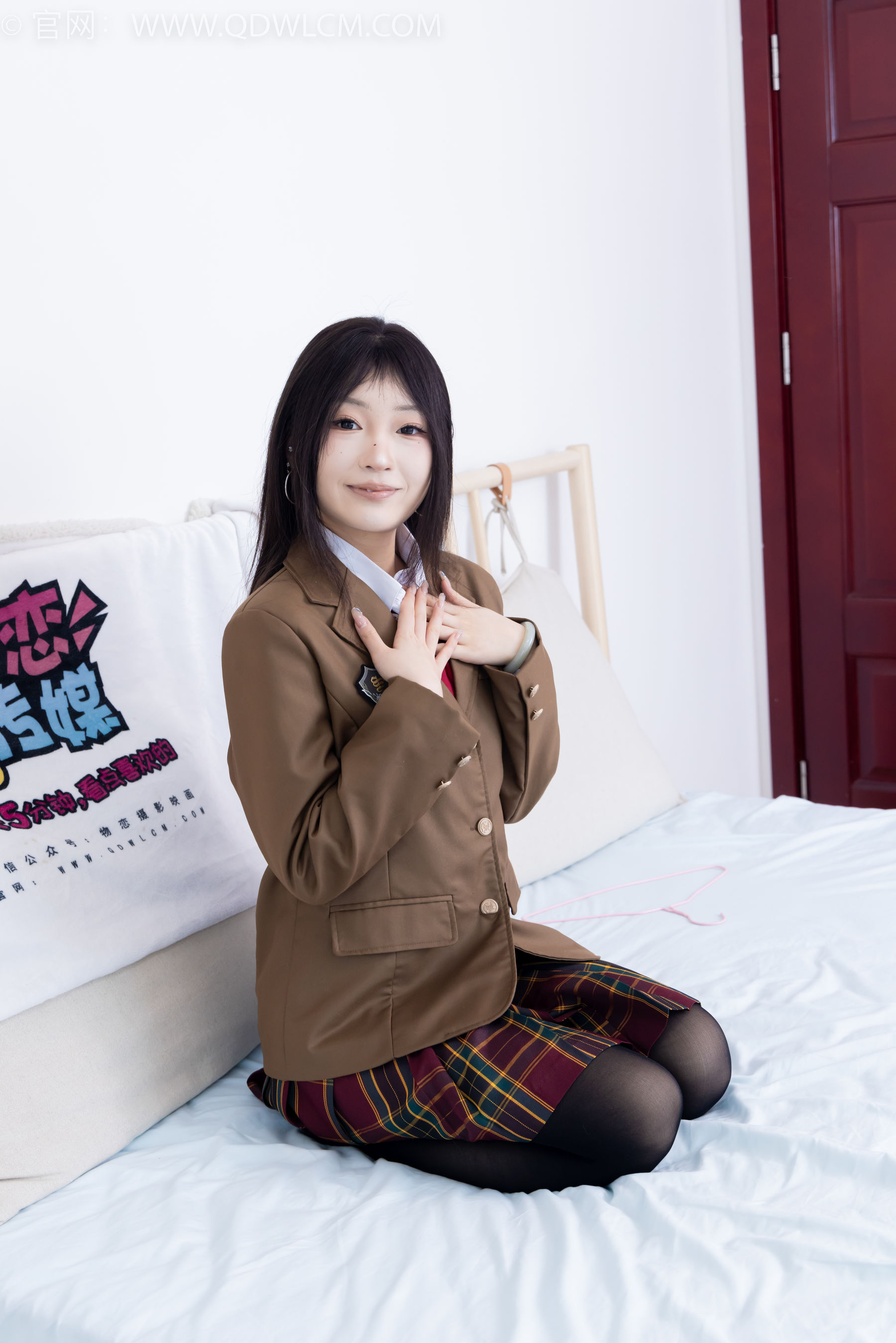 物恋传媒 No.2367 嘟嘟 - 皮鞋、厚黑丝、jk制服/(165P)