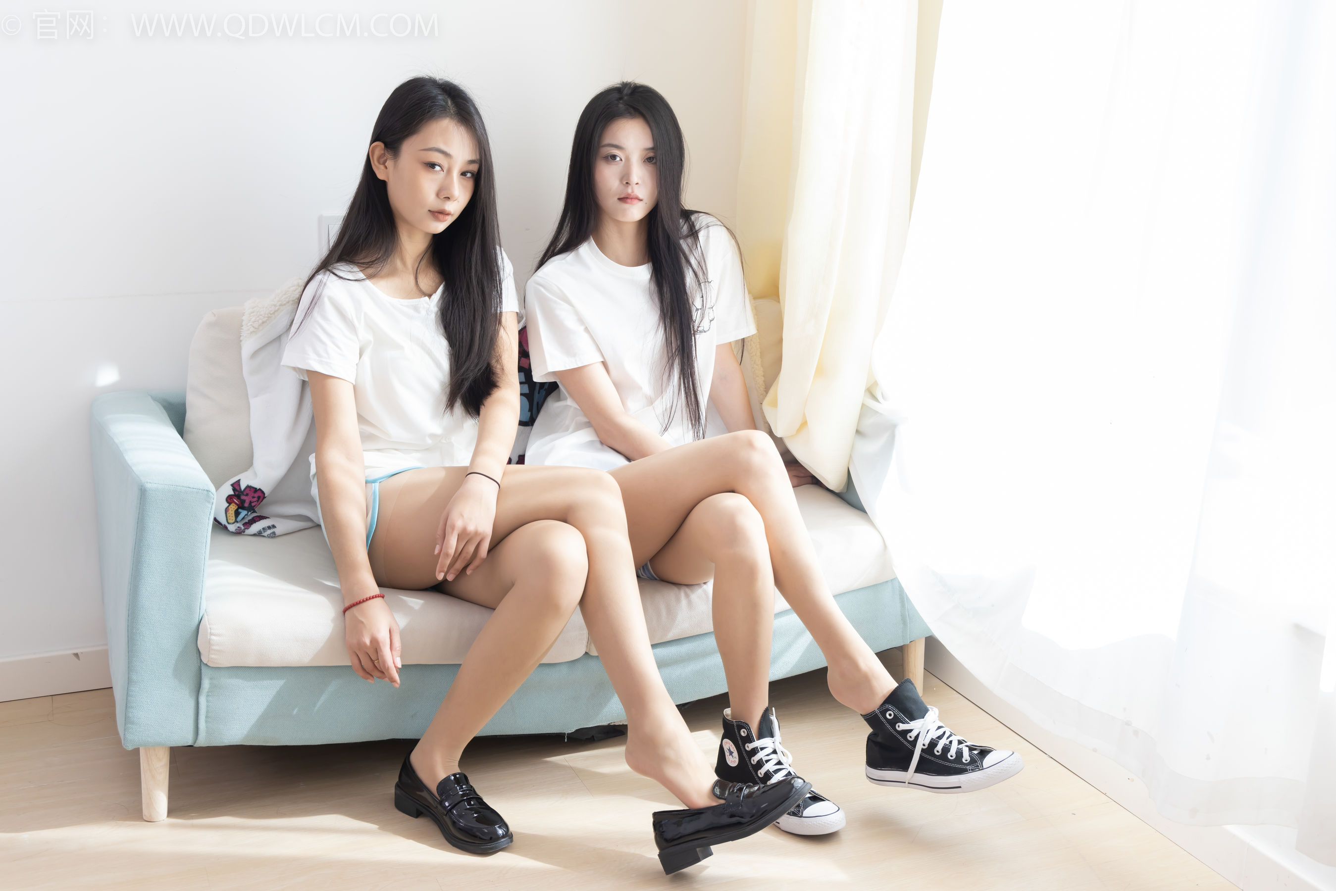 物恋传媒 No.2362 岚岚&茯苓 - 帆布鞋、皮鞋、互相挠脚心剧情/(180P)