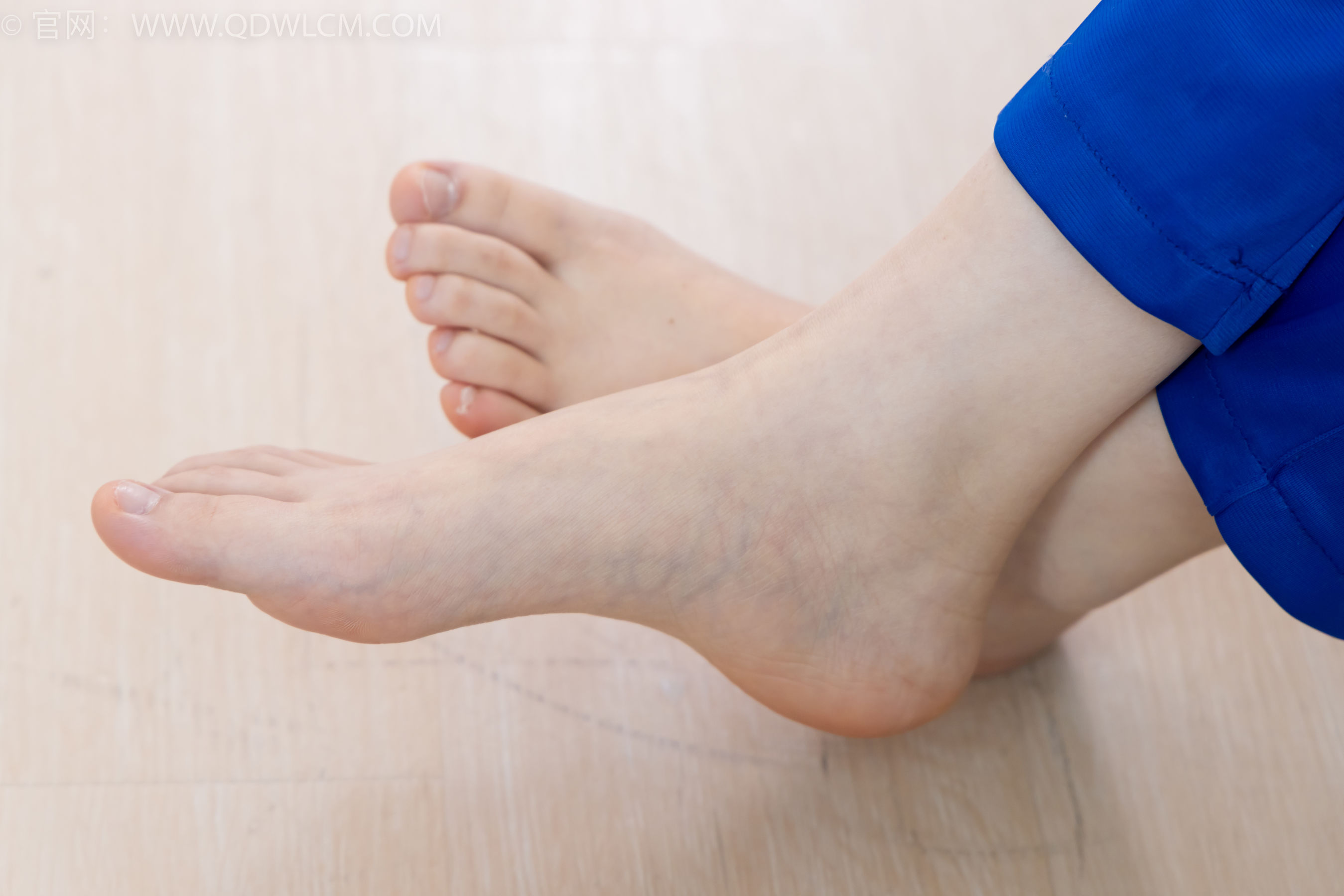 物恋传媒 No.2364 小悦 - 校服、板鞋、白棉袜、裸足/(150P)