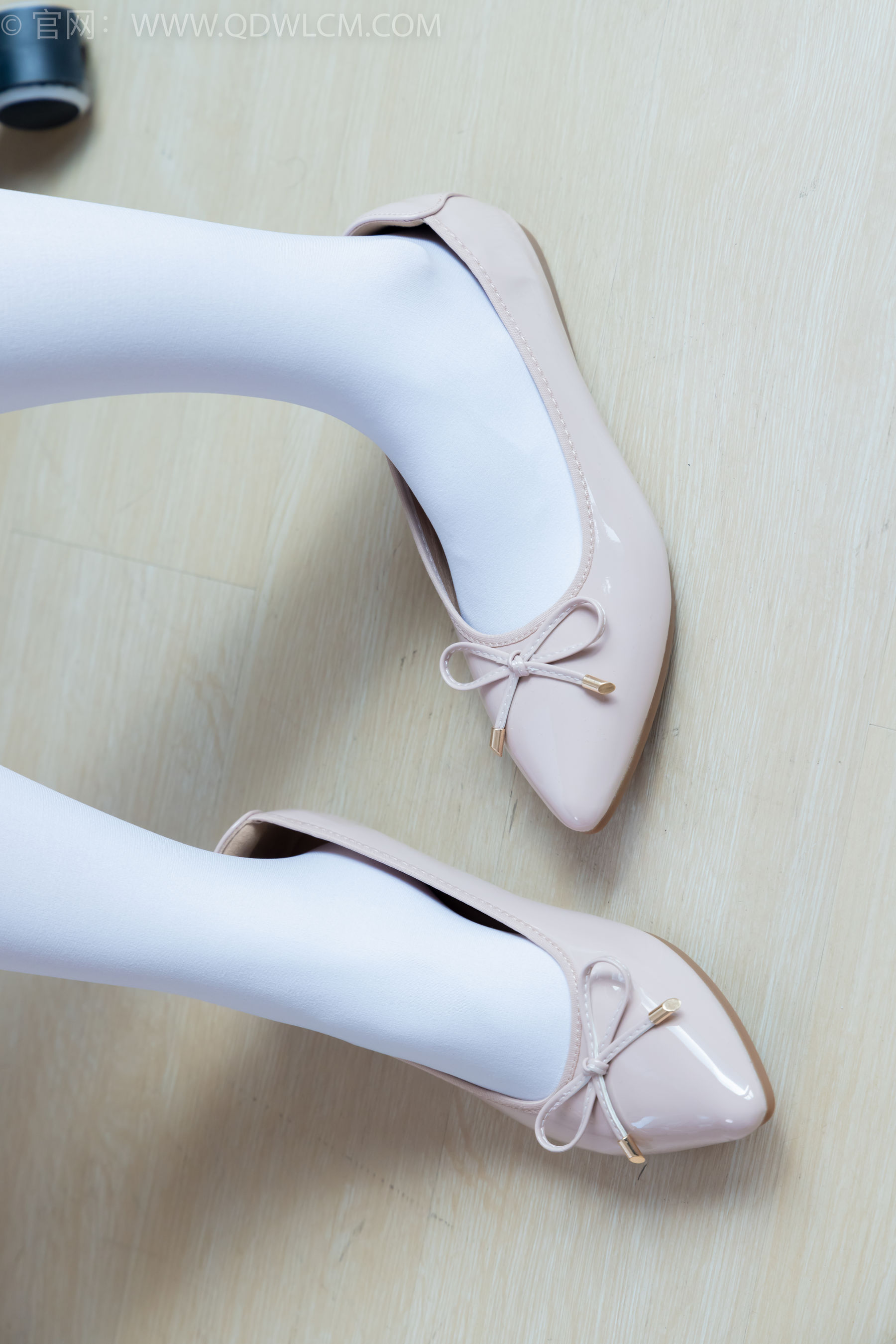 物恋传媒 No.2359 恬恬 - 女仆装、平底鞋、厚白丝、老头乐挠脚剧情/(155P)