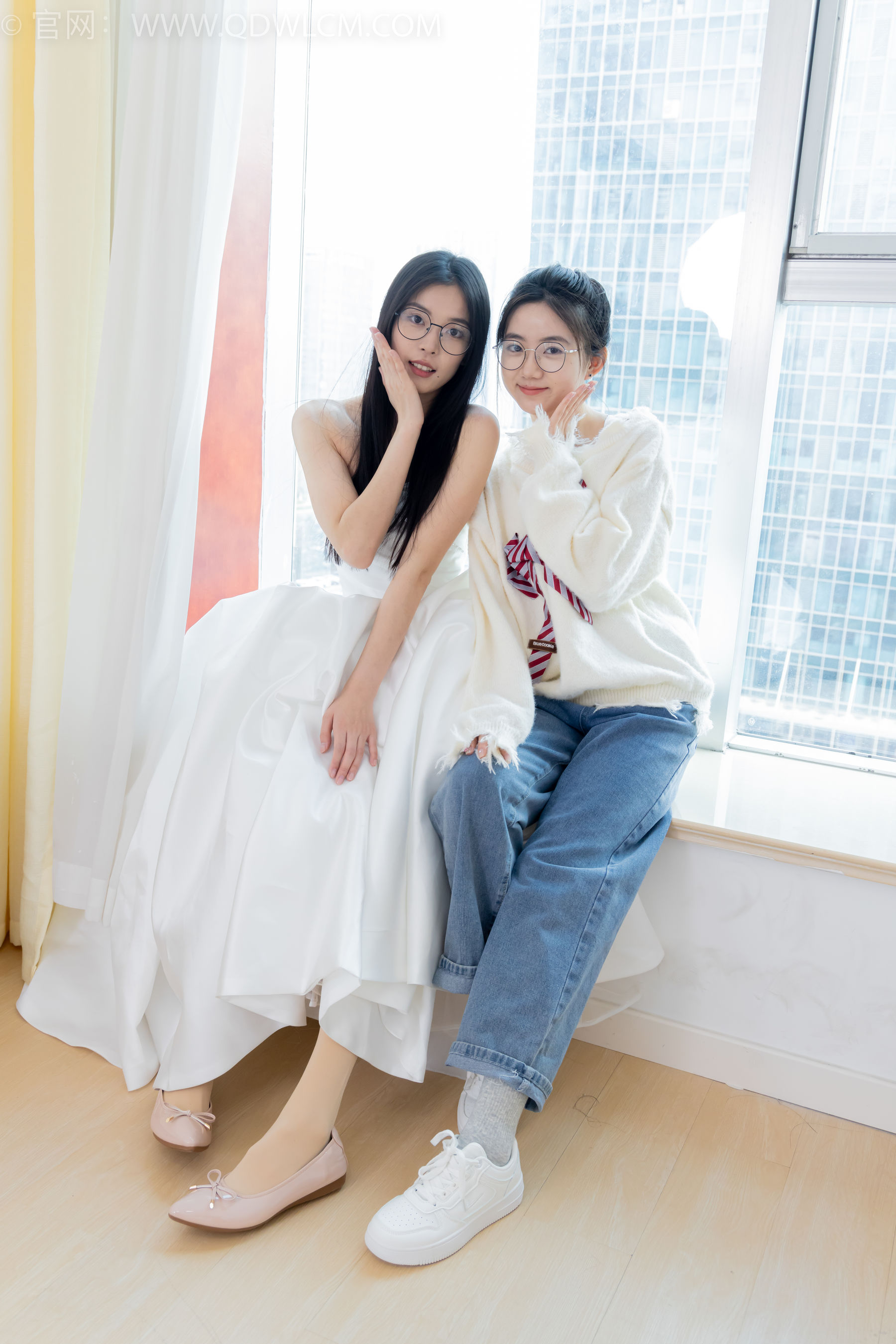 物恋传媒 No.2370 茯苓&欢欢 - 平底鞋、板鞋、厚肉丝、灰色棉袜、薄肉丝/(150P)